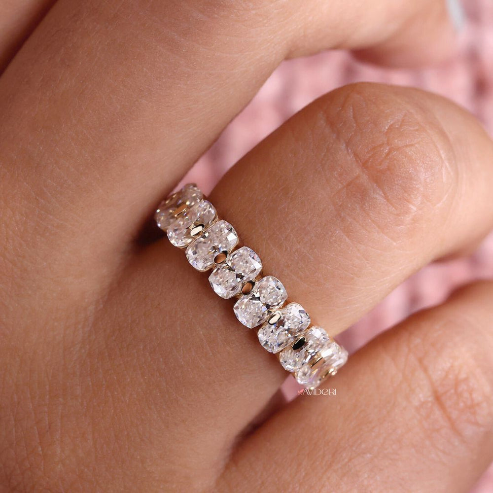 This cushion cut band adds elegance and timeless beauty.