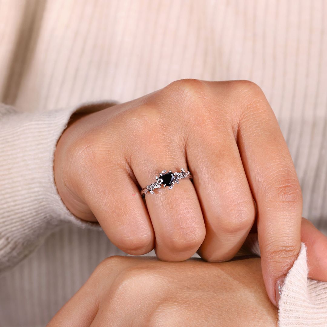 Vintage wedding ring sets with a heart cut engagement ring for classic elegance.
