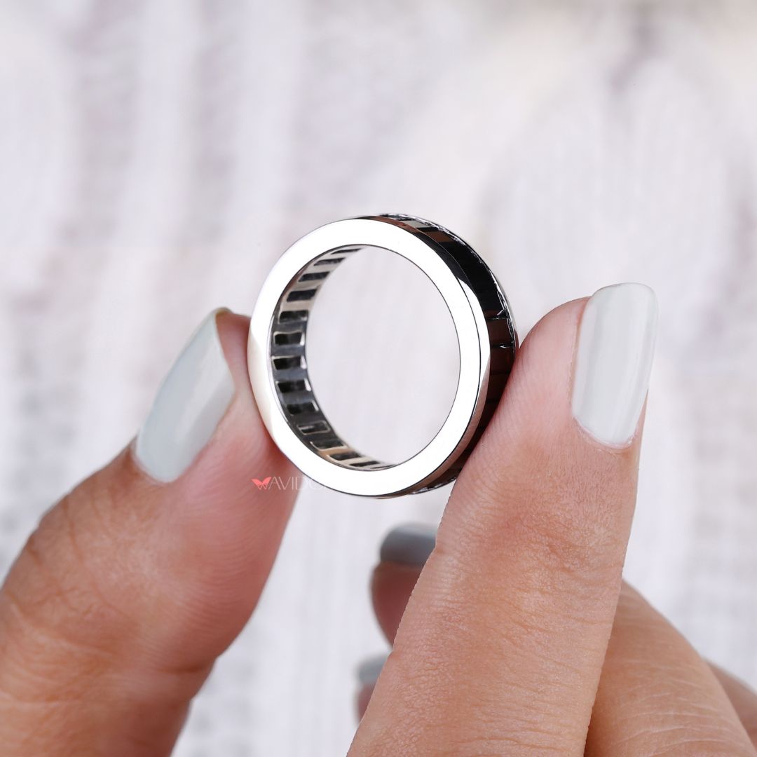 Handmade band featuring high-quality baguette diamonds for an elegant finish.
