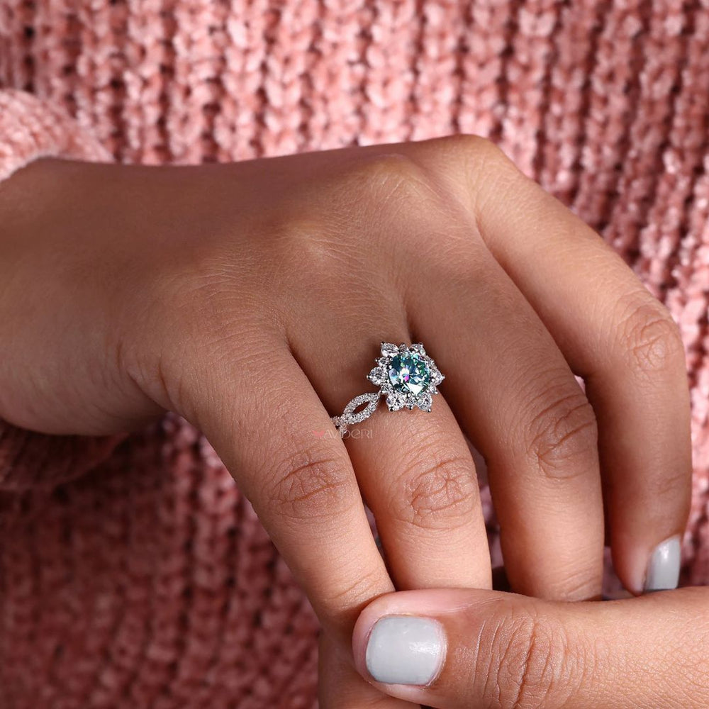 Round cut engagement ring with a halo engagement ring in white gold for a stunning design.
