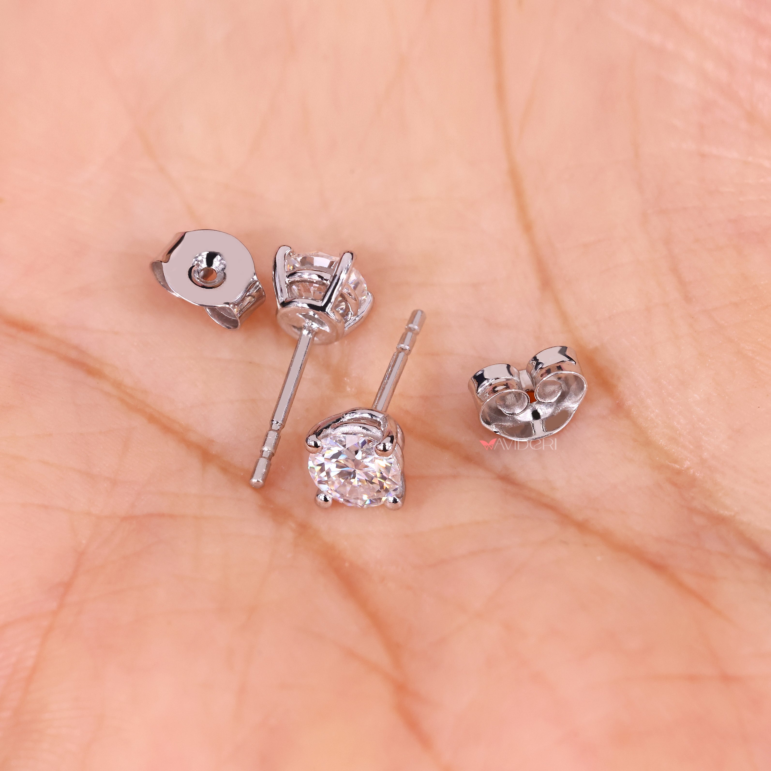 Carefully crafted with 4 prong earring settings, these earrings hold stones securely while enhancing brilliance.
