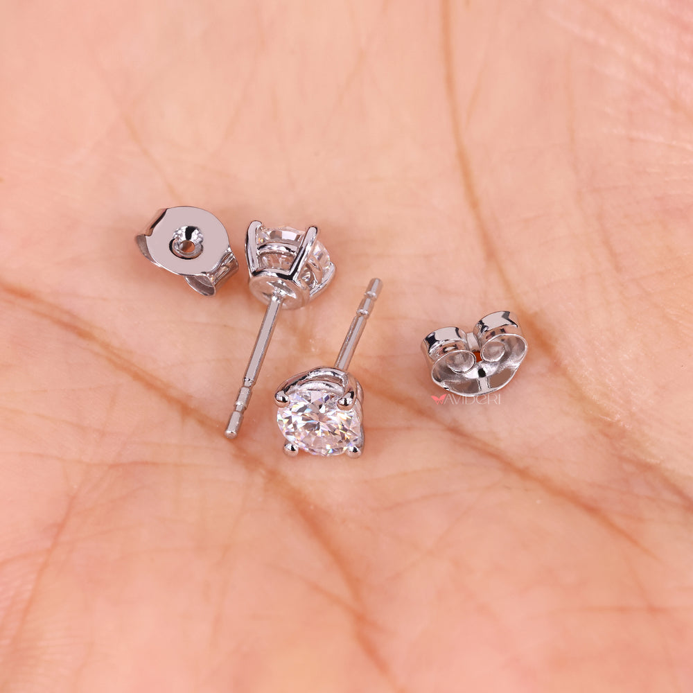 Carefully crafted with 4 prong earring settings, these earrings hold stones securely while enhancing brilliance.
