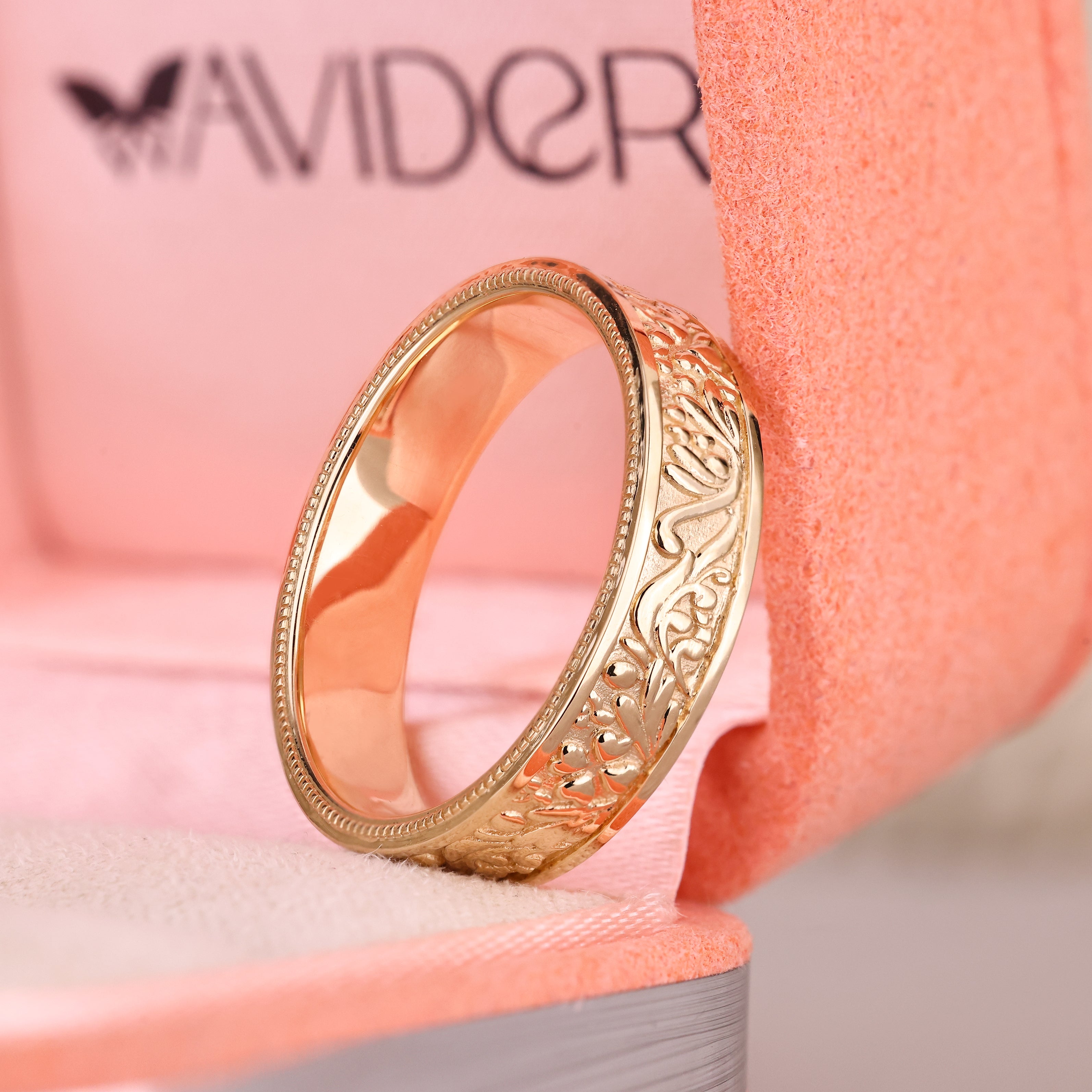 Vintage men's ring with eternity filigree design.
