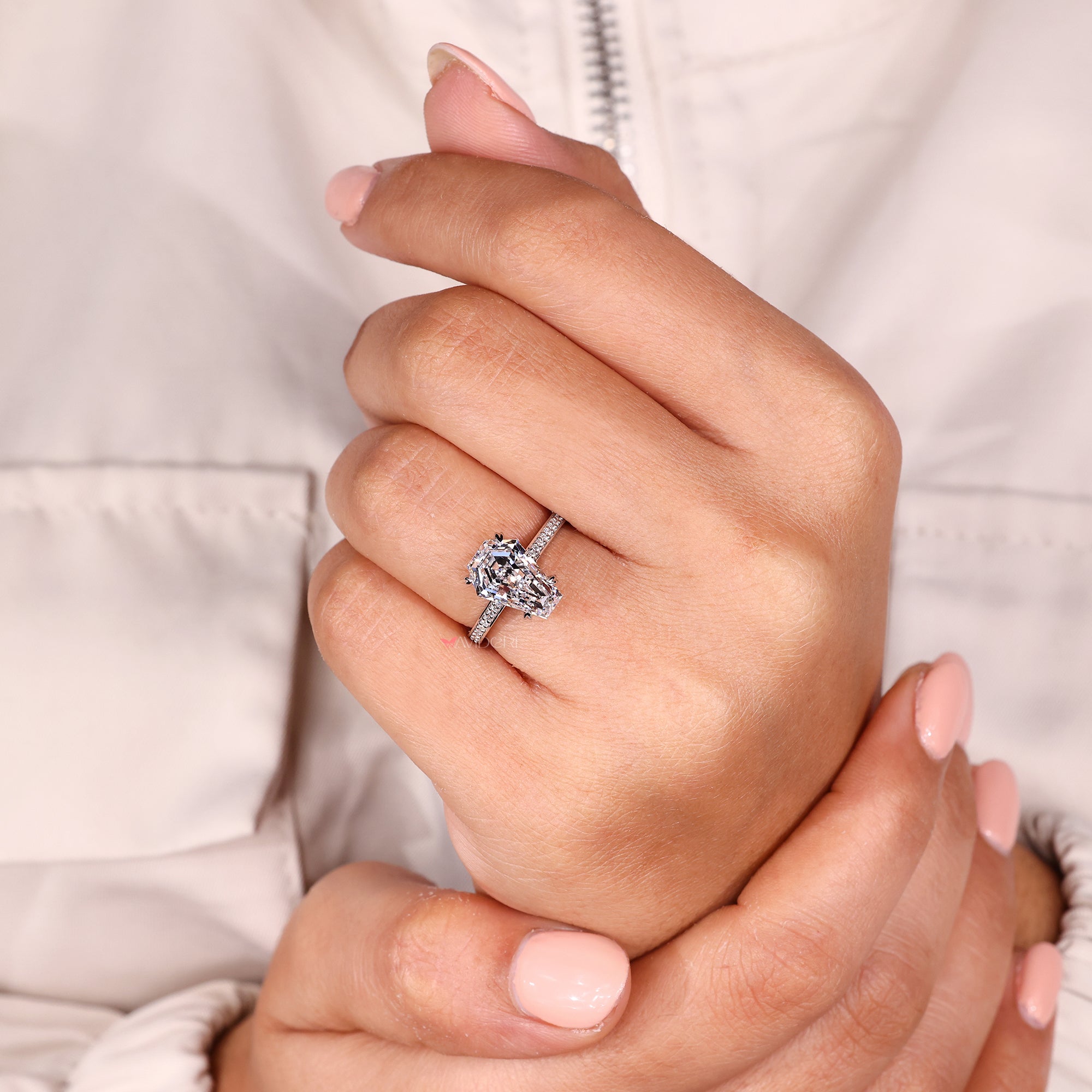 Avideri ring with a round hidden halo and pave setting.
