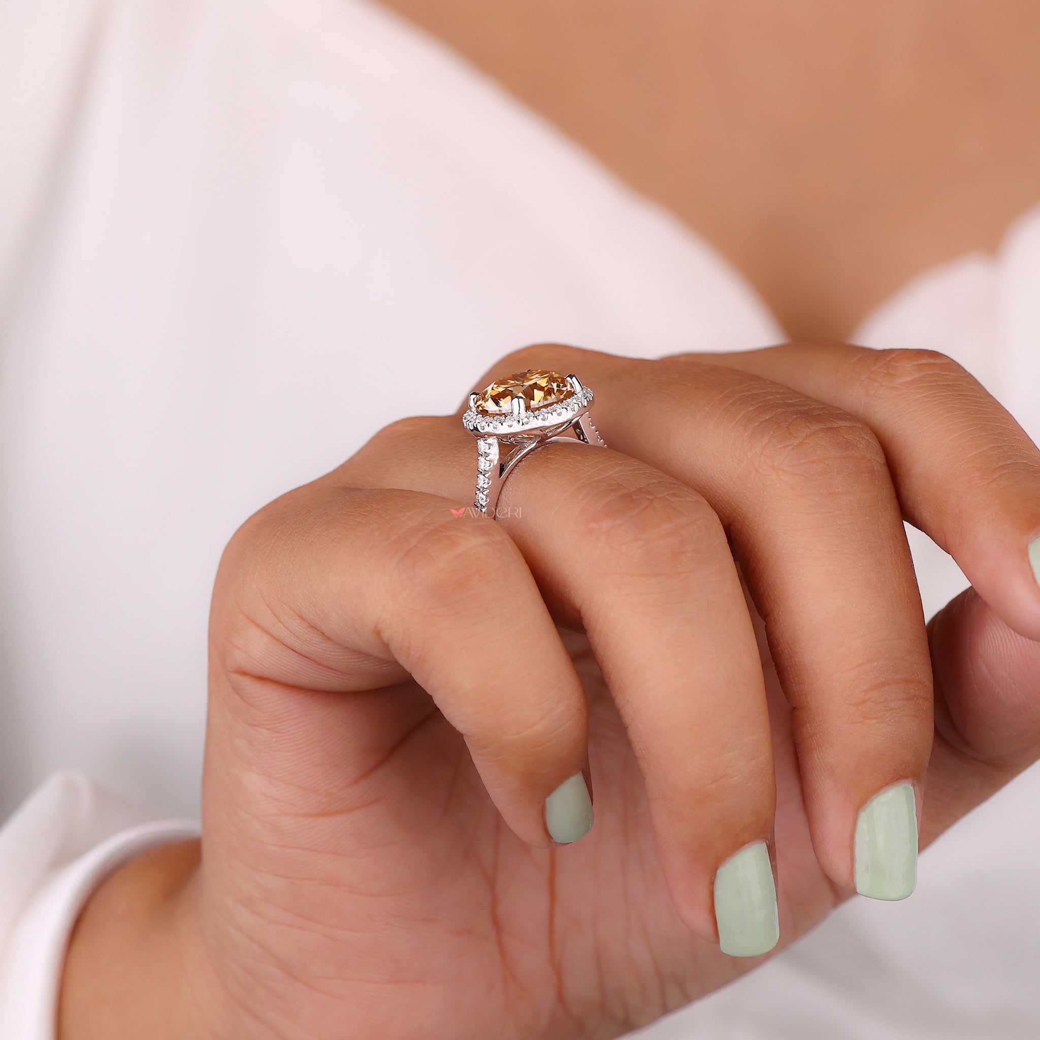 4 prong setting holding a round cut engagement ring.
