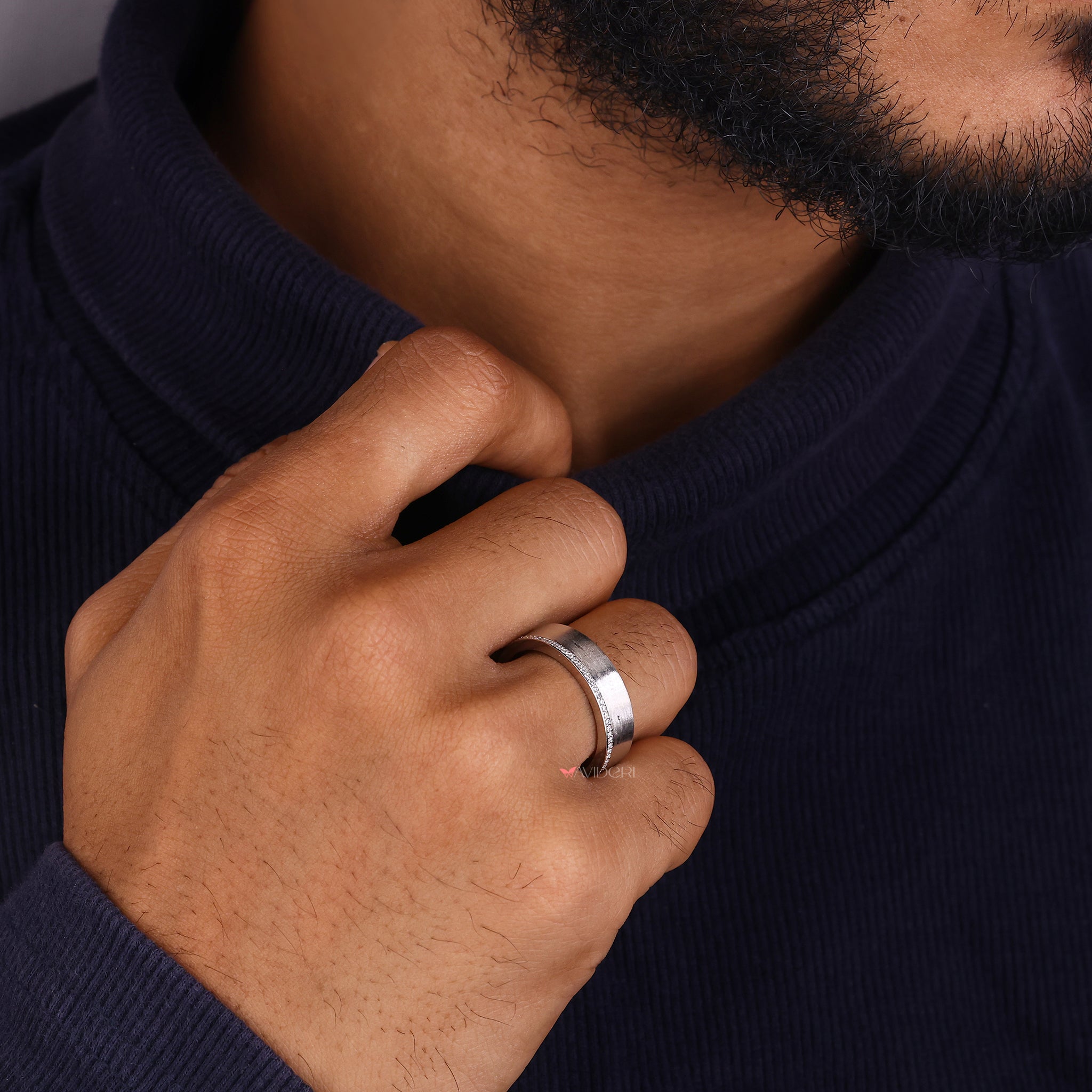 Unique man wedding band highlights individuality through bold design.
