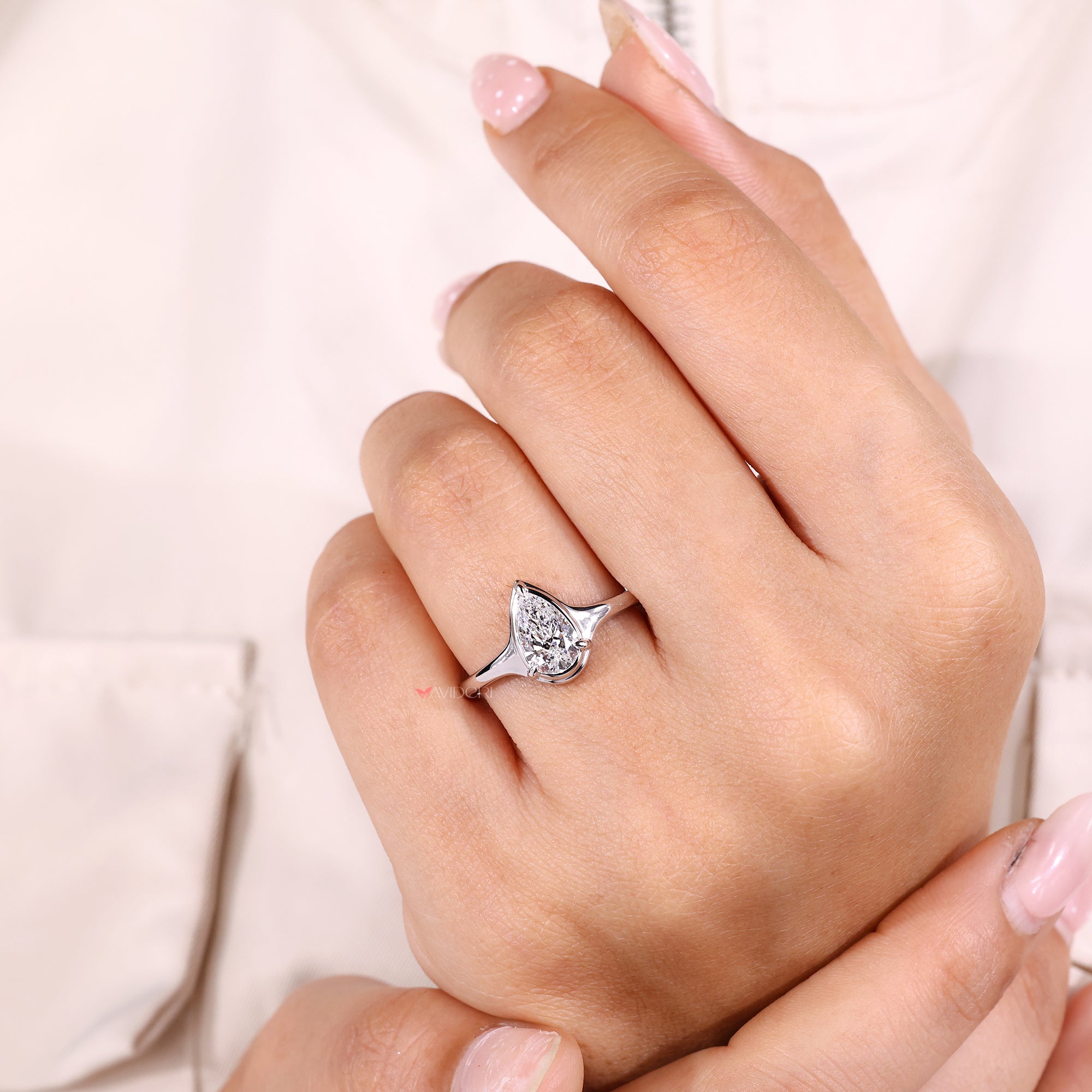 Three claw prong setting diamond ring in handmade jewelry style.