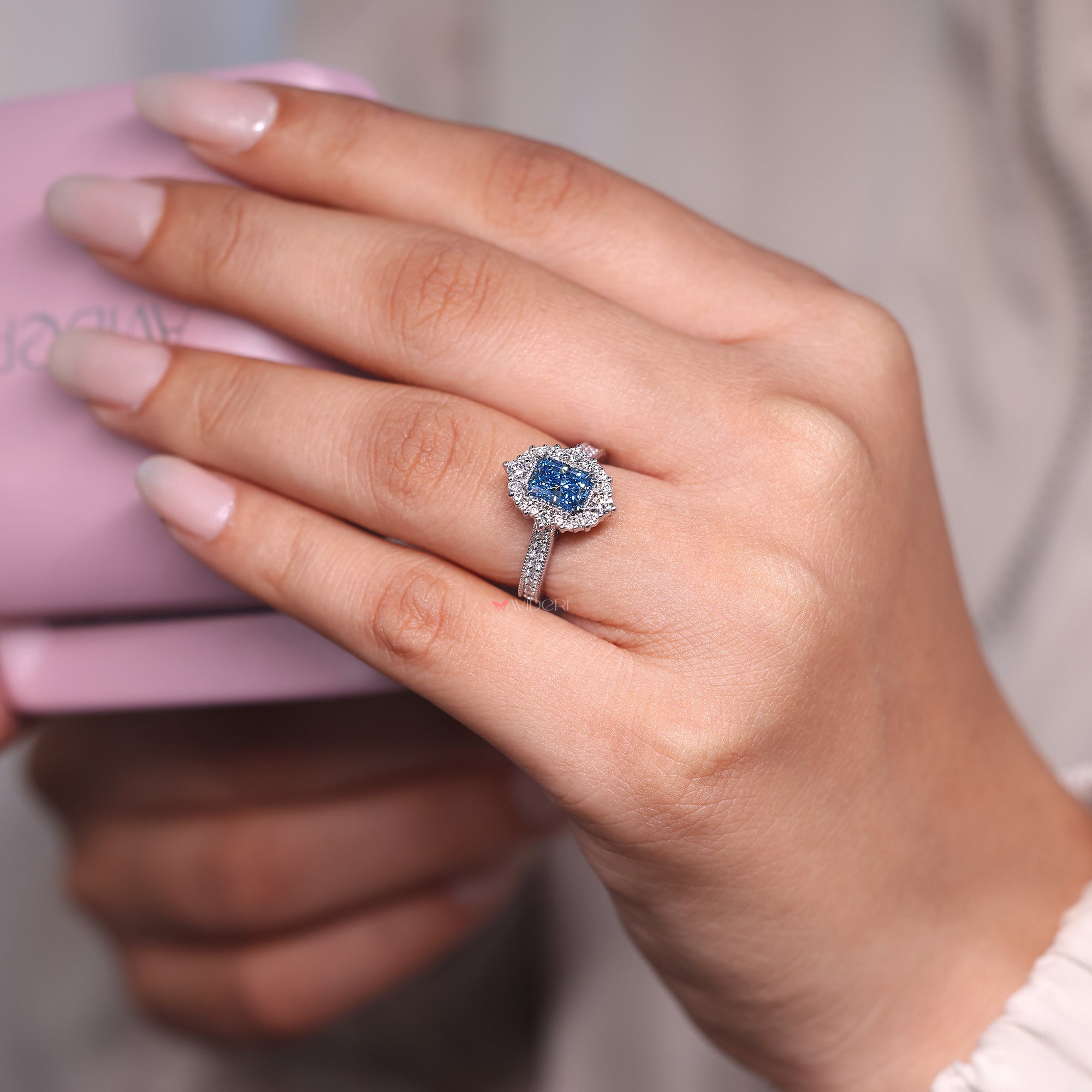 Blue radiant diamond ring in white gold.
