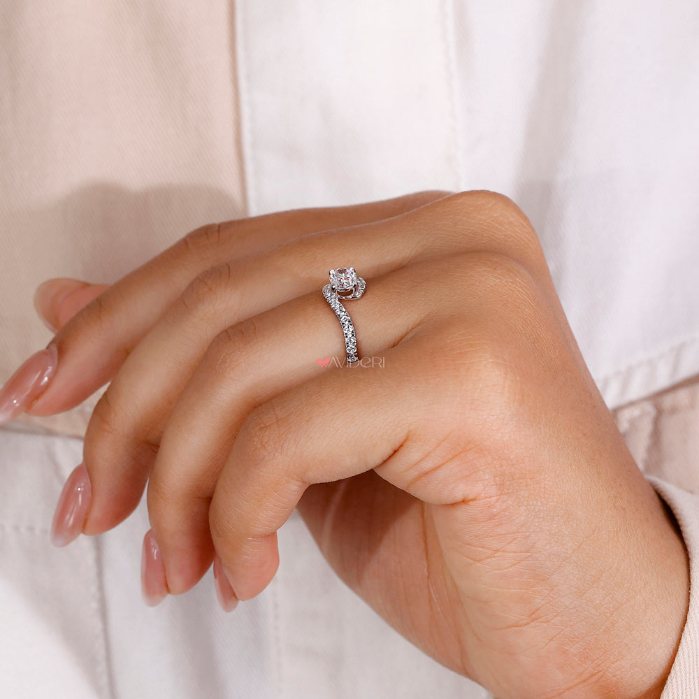 Graceful bypass setting ring with a stunning diamond centerpiece.
