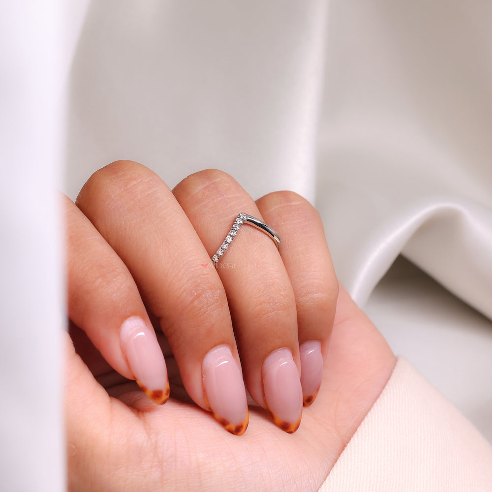 Round diamond band in a round curved design for a sleek look.