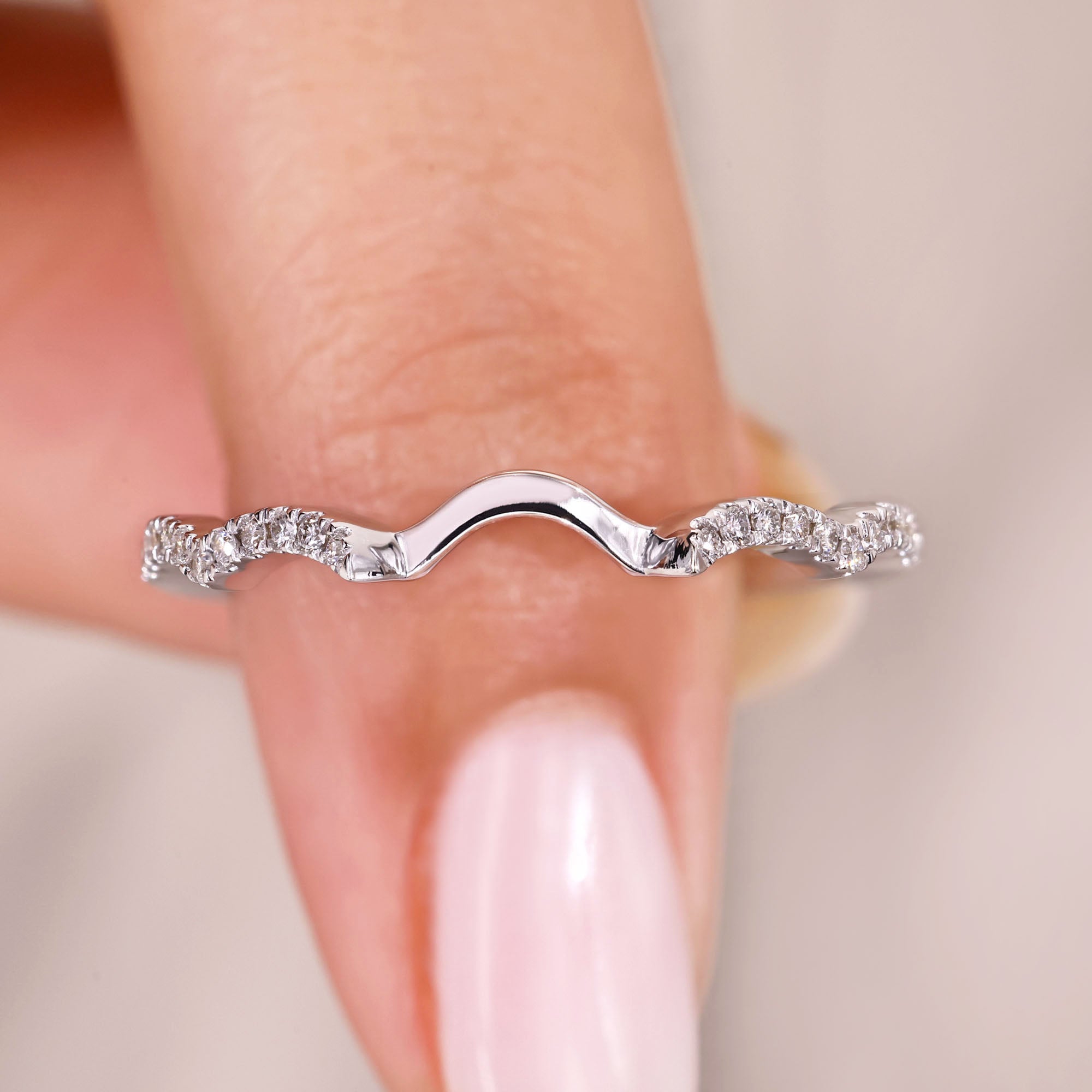 Avideri handmade curved diamond wedding band.