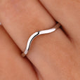 Classic wedding band in white gold with a sleek design.