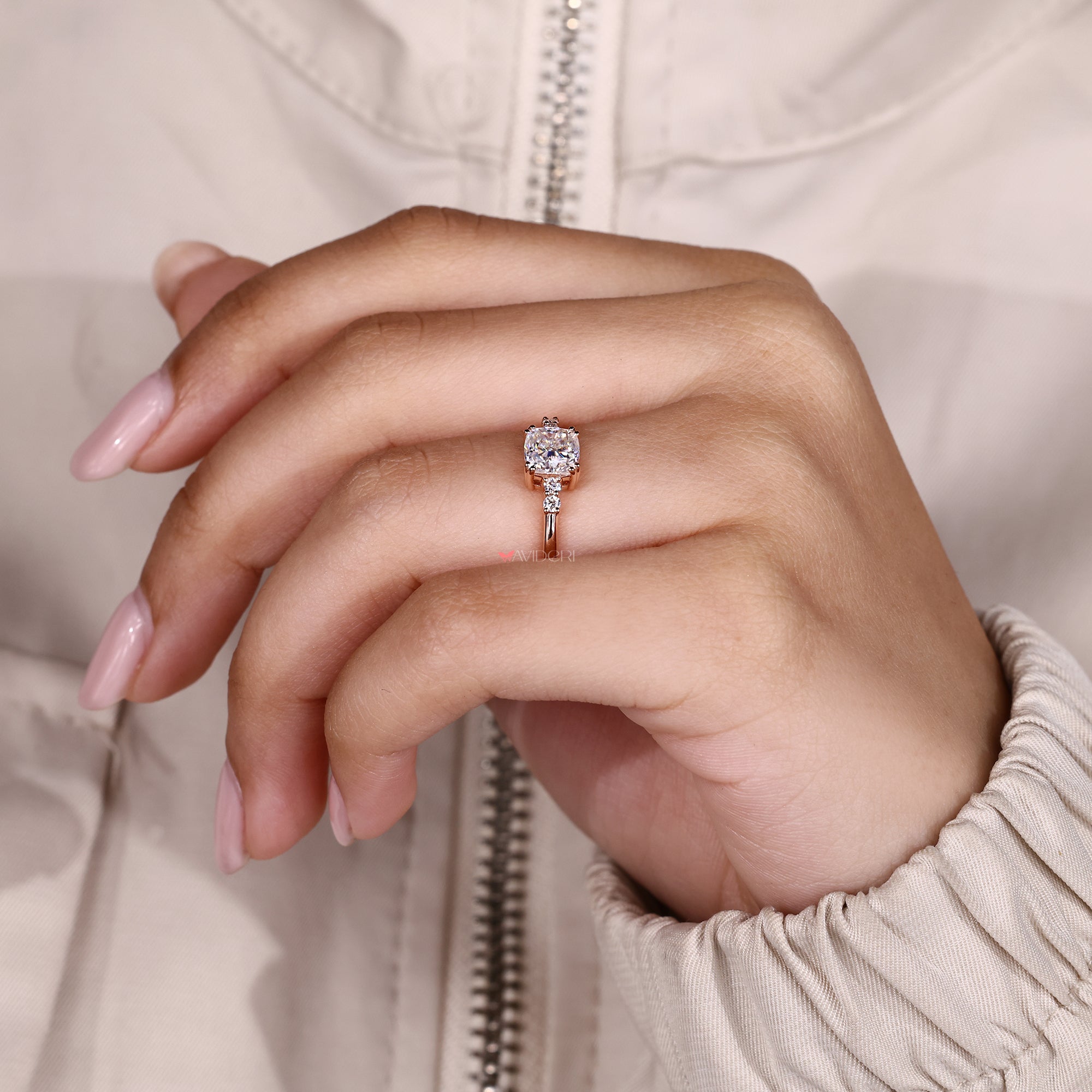 Round cut engagement ring offering classic shape and perfect brilliance.
