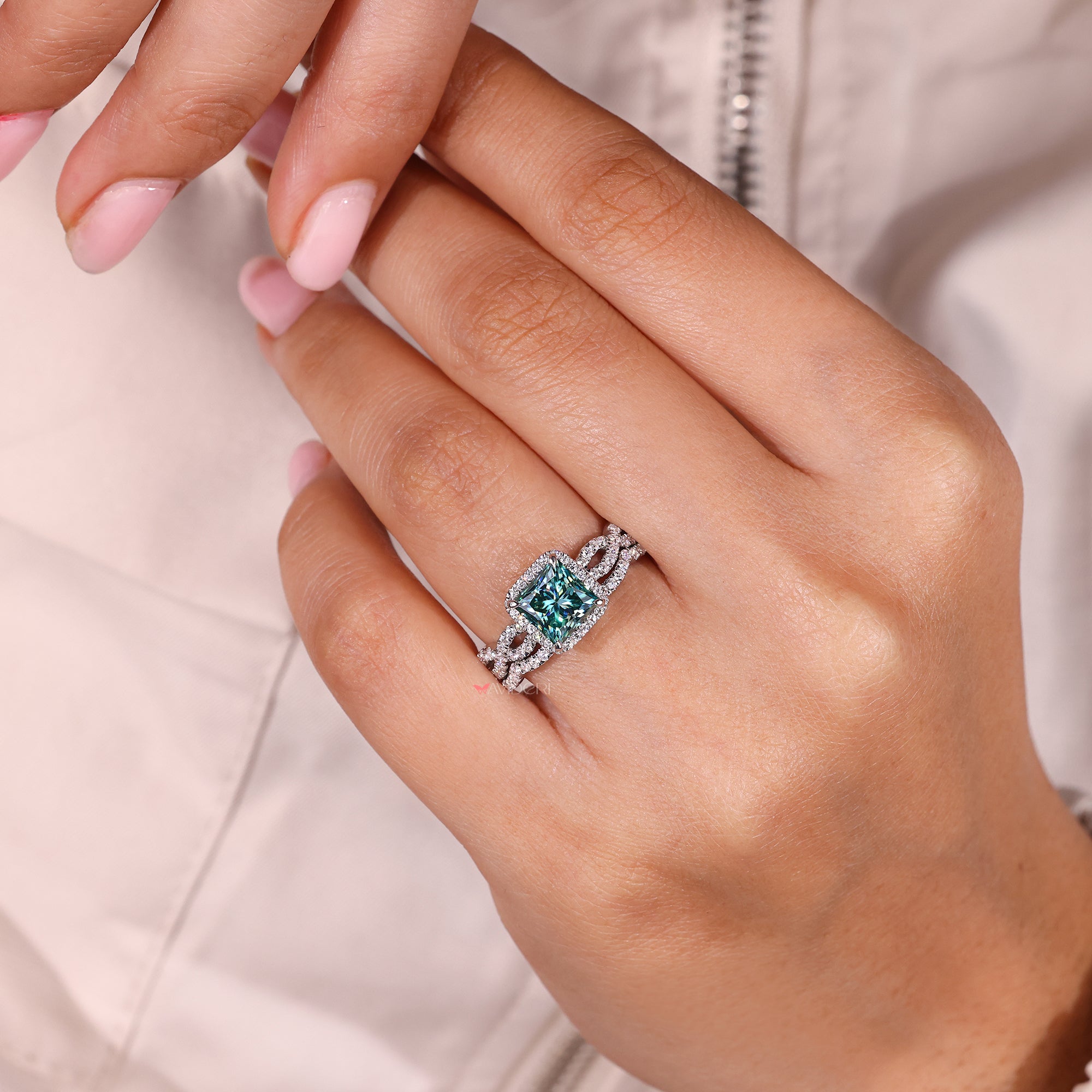 4 claw prong setting with twisted pave ring.