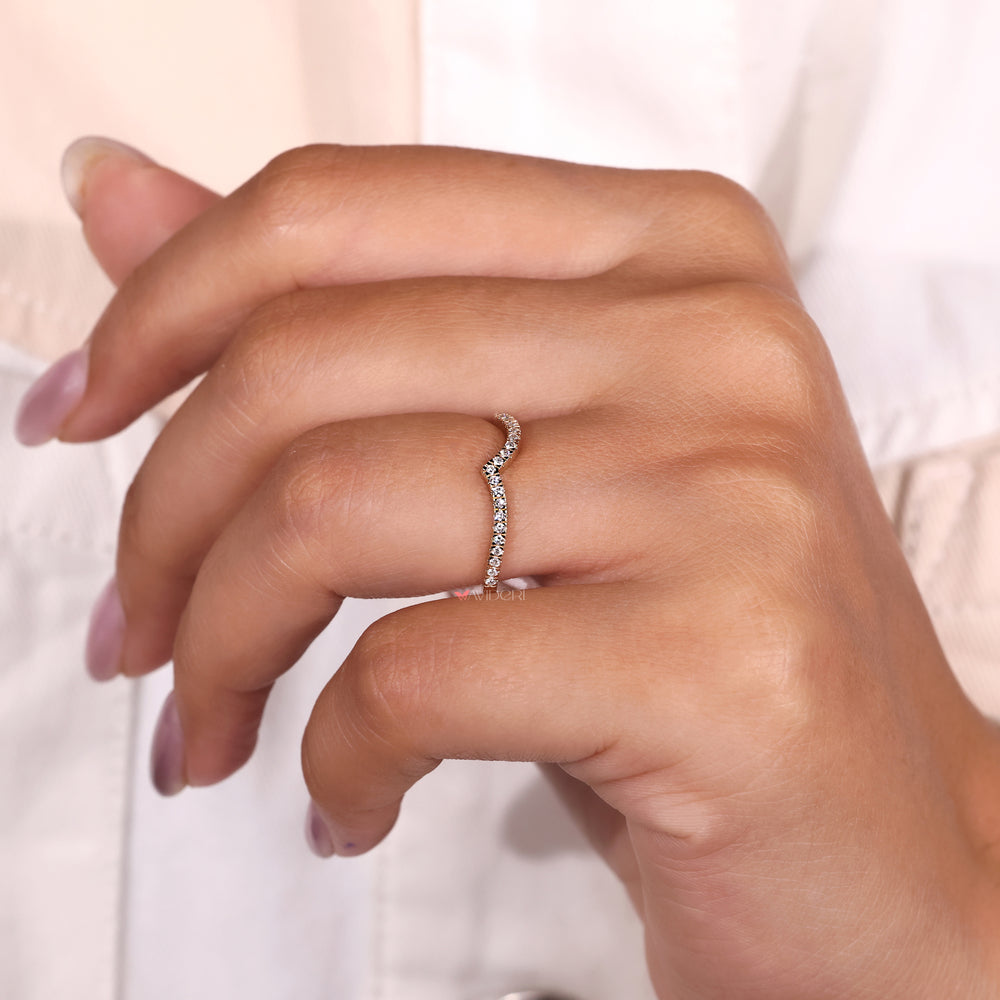Round cut diamond band in yellow gold, crafted for a simple yet elegant look.