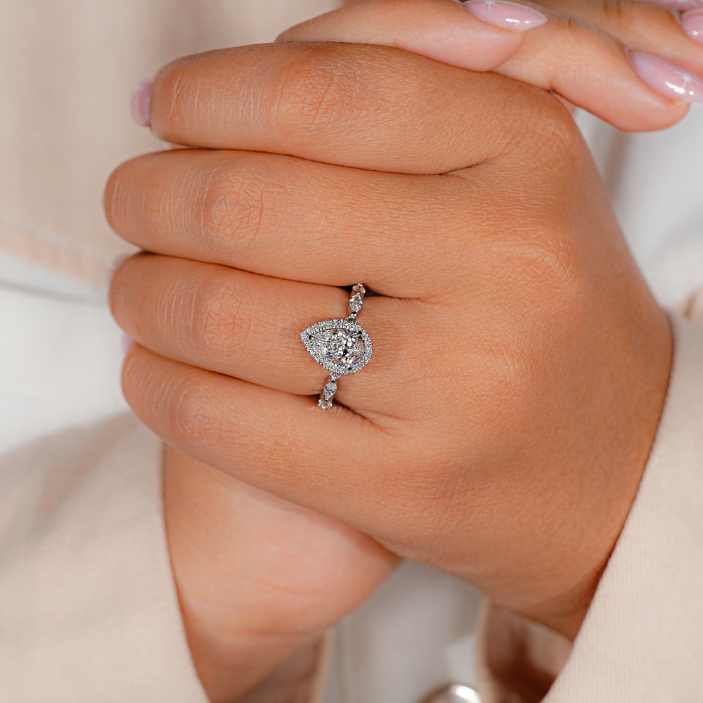 Stunning halo setting for a timeless engagement ring.
