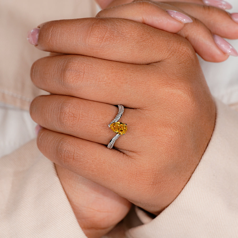 Refined pave setting ring for a sophisticated and dazzling look.
