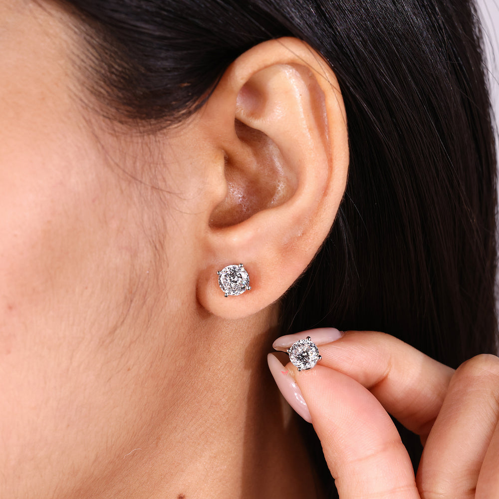 Simple earrings with Portuguese cut diamond.