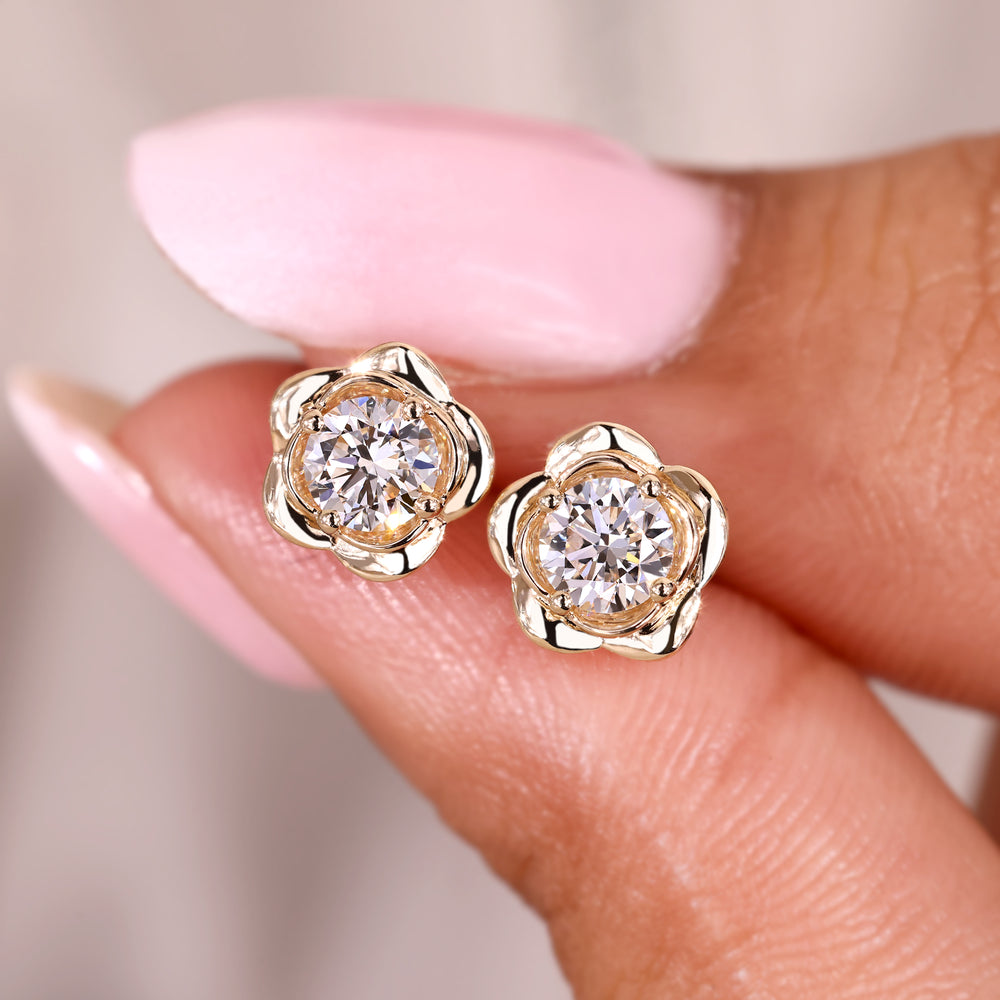 Round diamond flower earrings in stud design.
