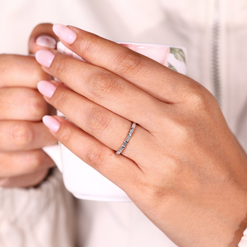Baguette cut diamond band bar setting style.
