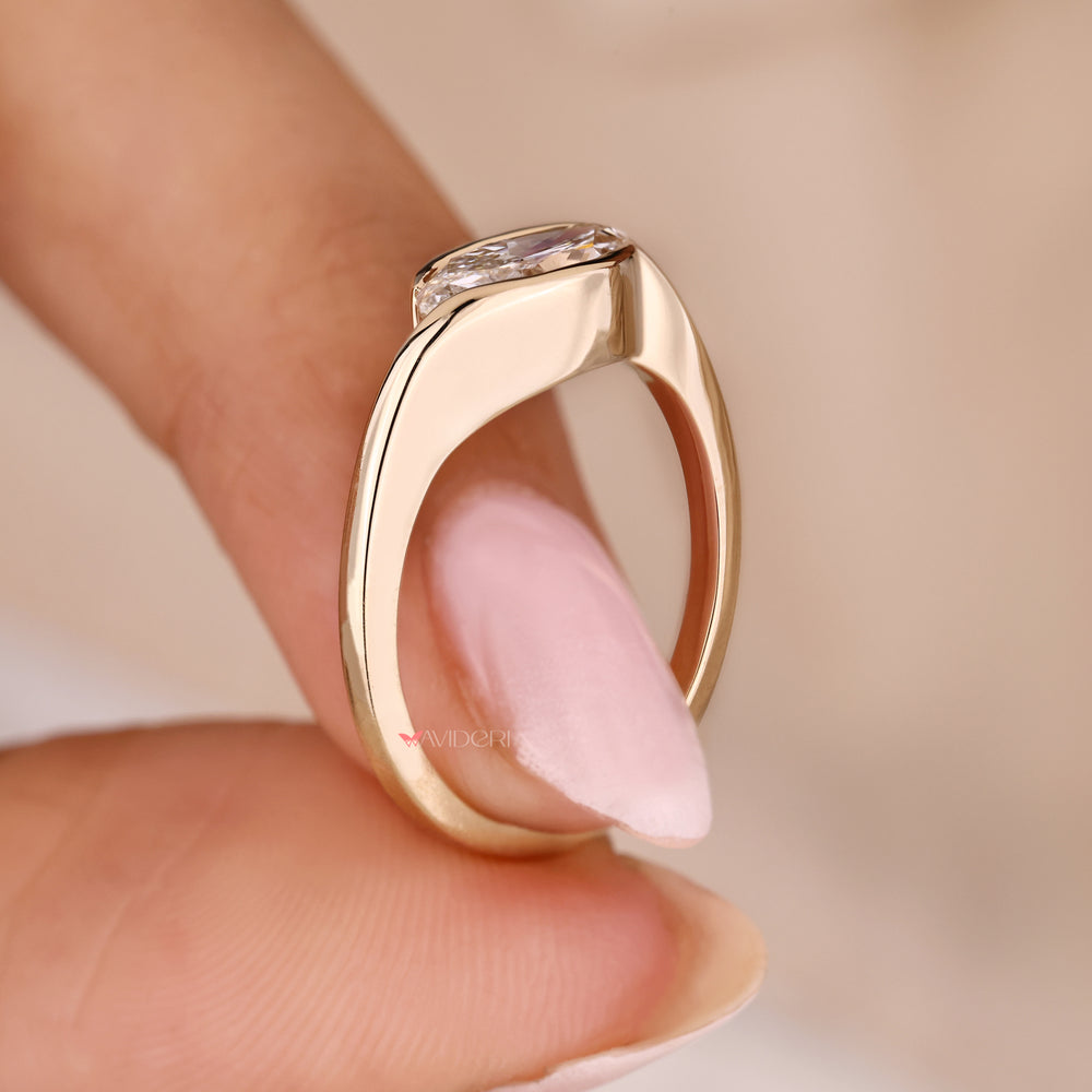 East to west marquise diamond ring style.
