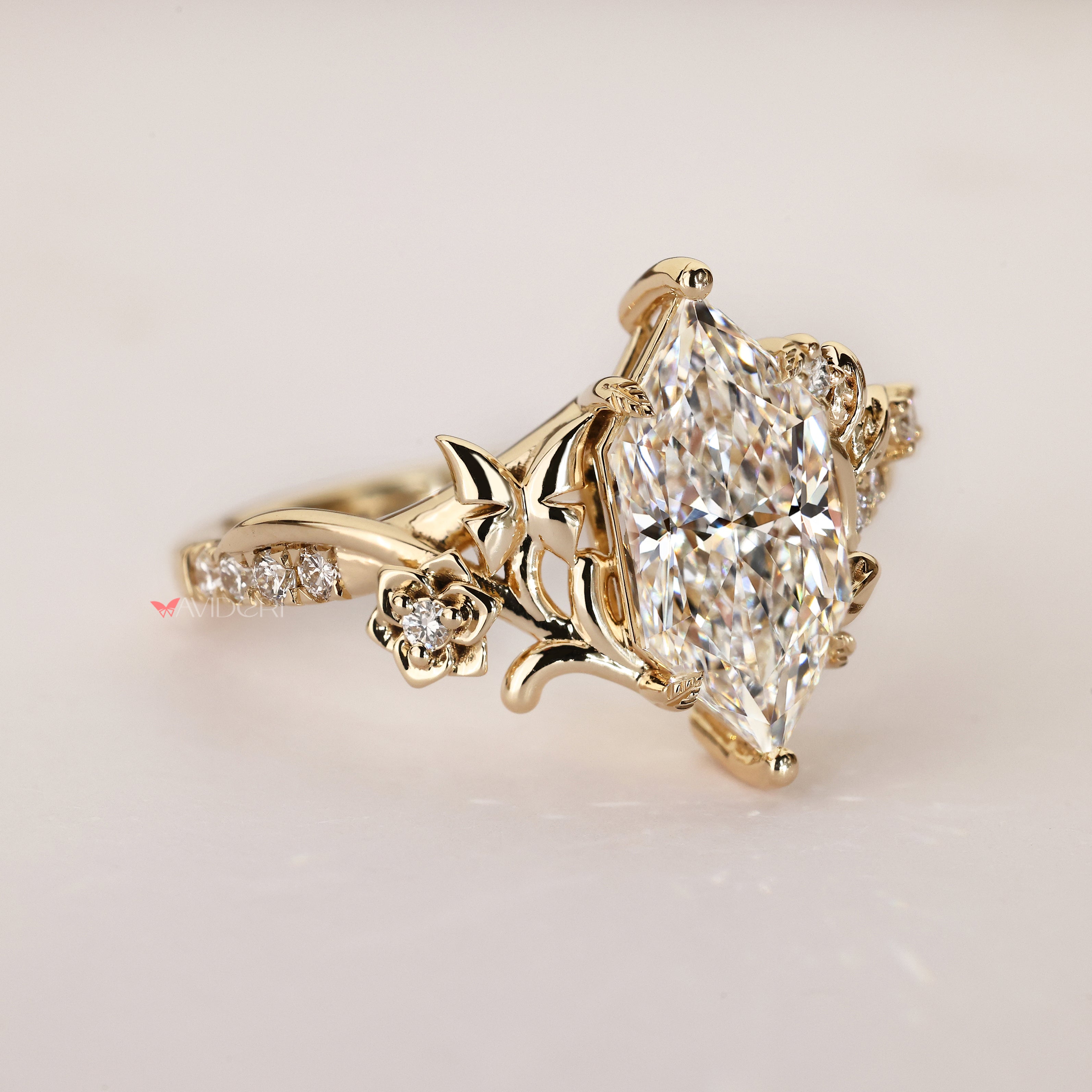 Handmade Dutch marquise ring with flower detailing.

