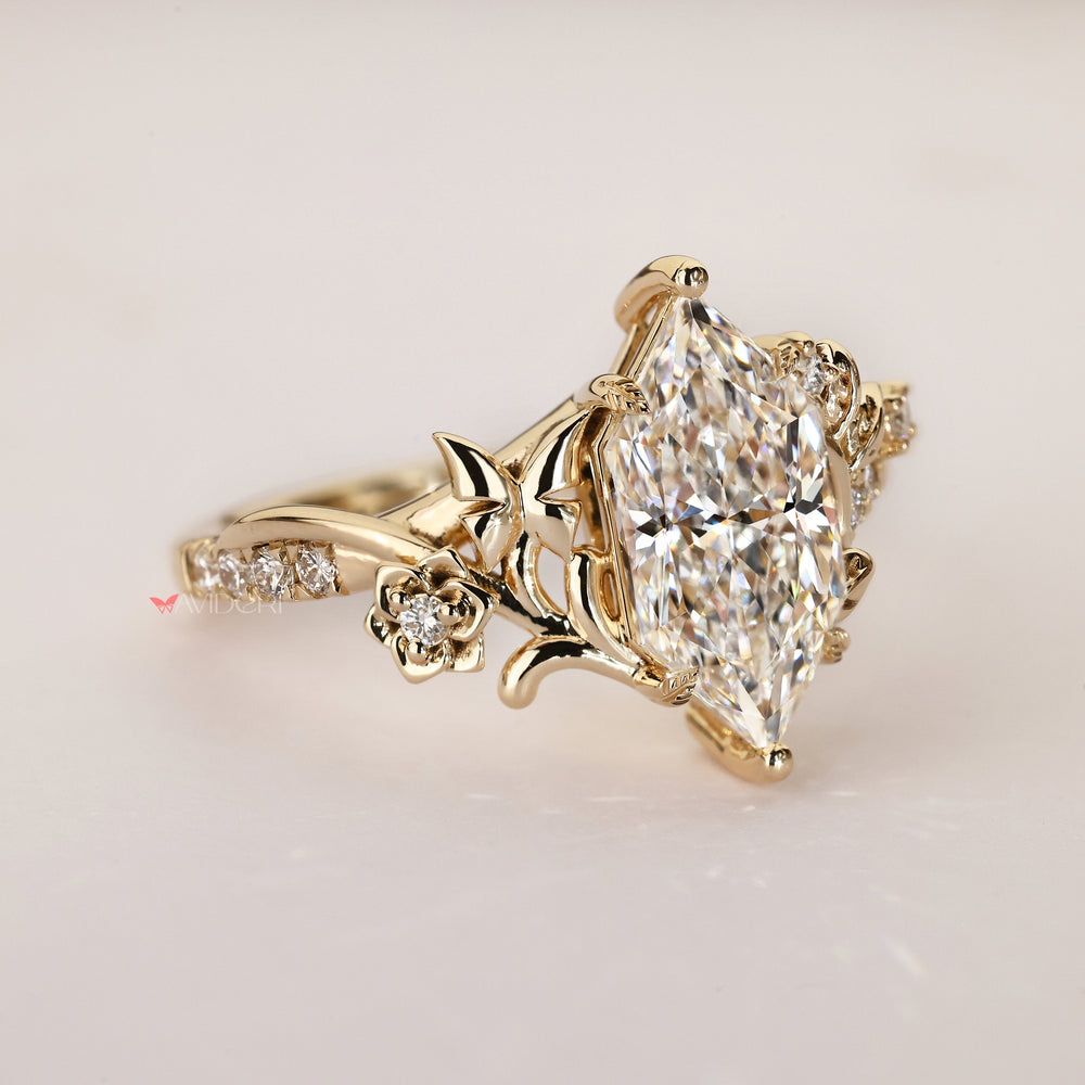 Handmade Dutch marquise ring with flower detailing.
