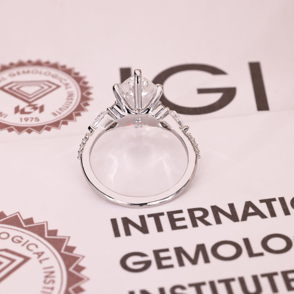 Dutch marquise ring with round and kite side stones

