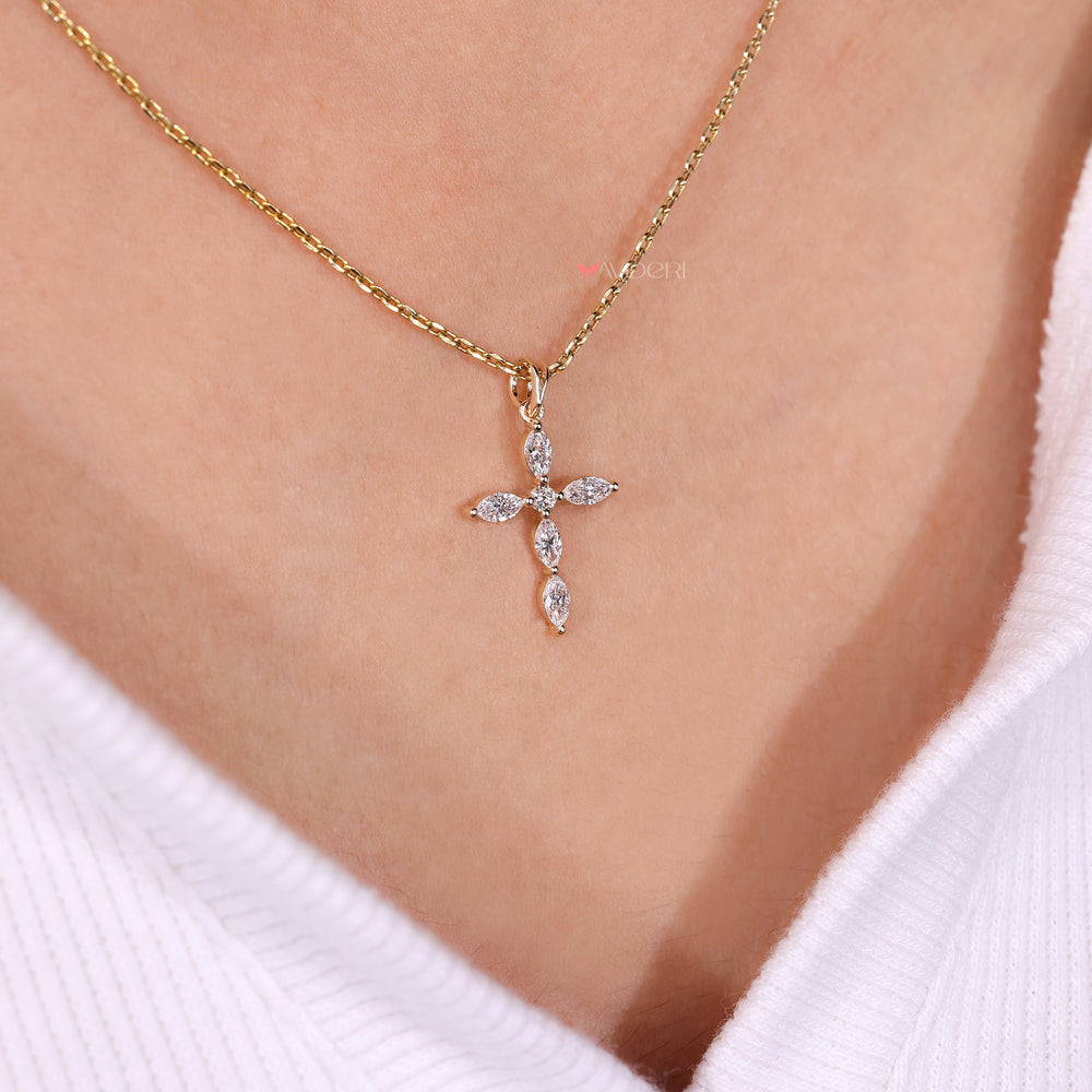 Handmade diamond pendant cross style.
