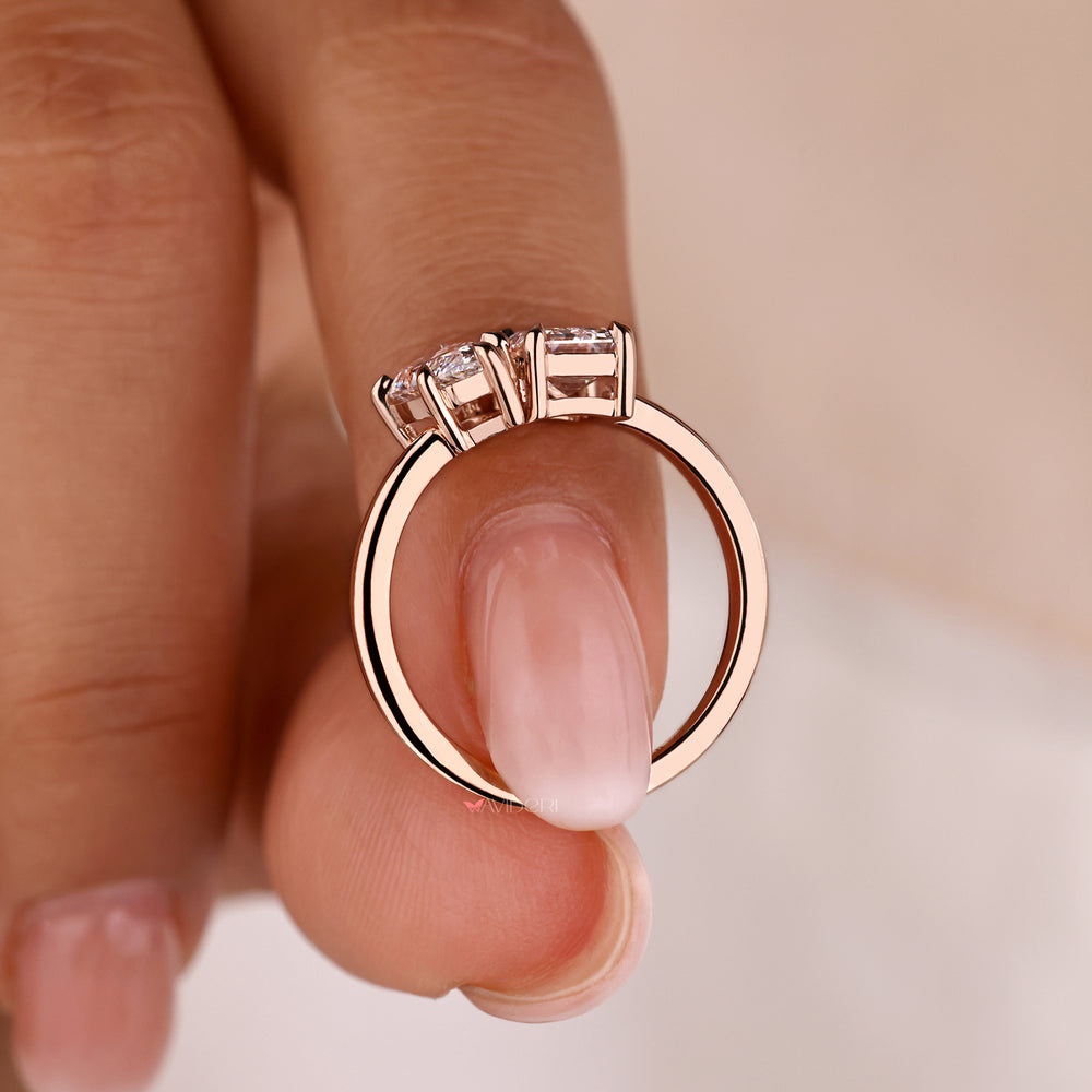 Timeless rose gold engagement ring for a romantic and modern touch.
