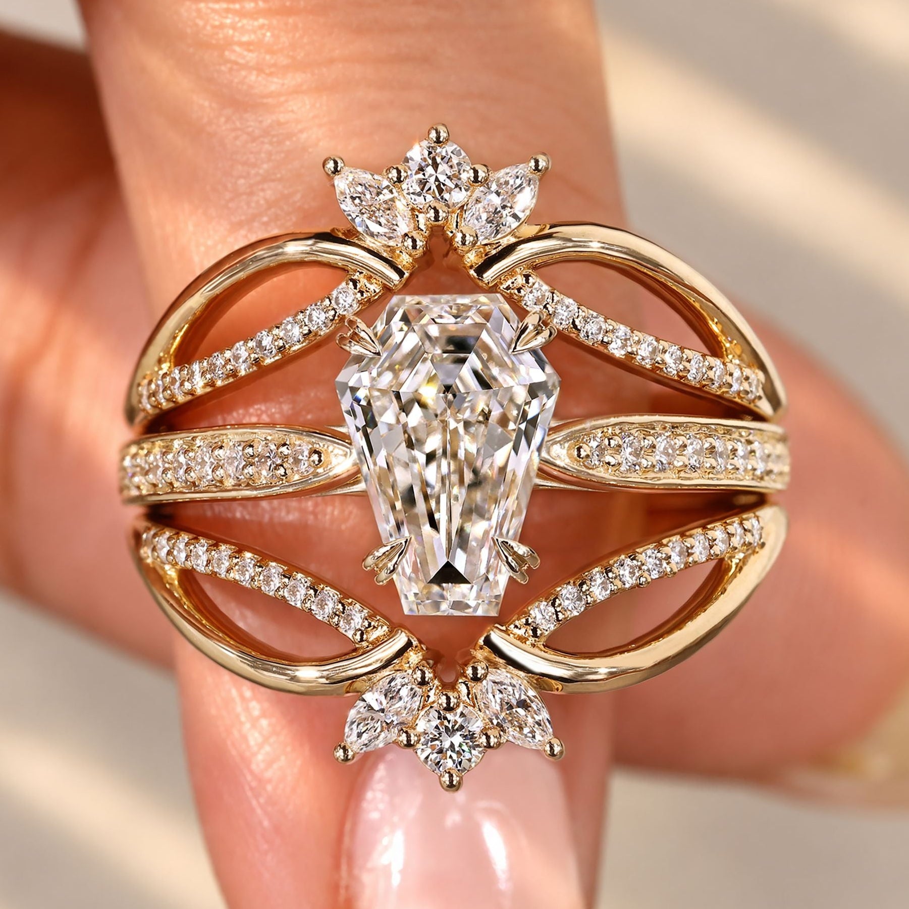 Coffin cut diamond engagement ring with wedding band.

