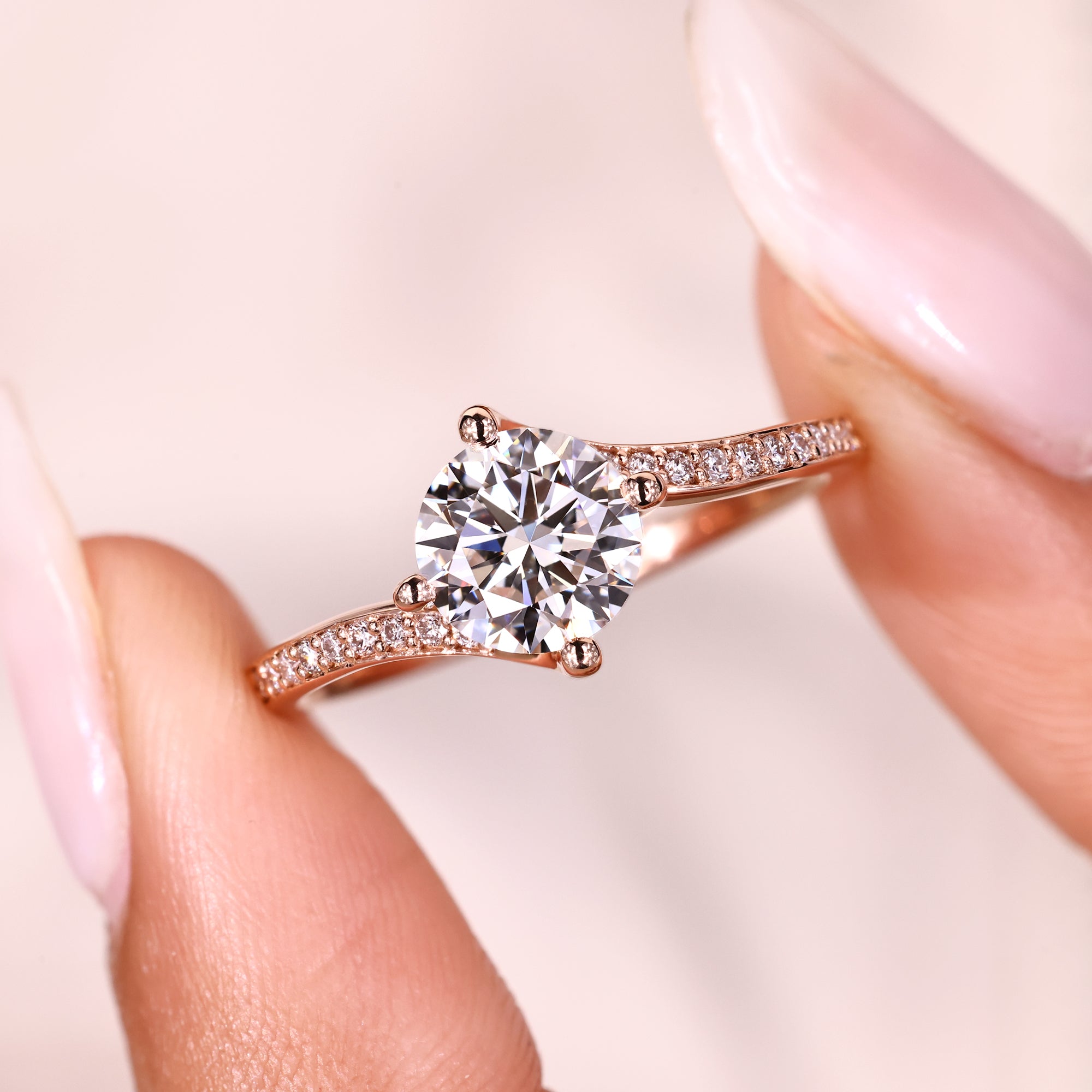 Lab grown round diamond ring with refined sparkle.
