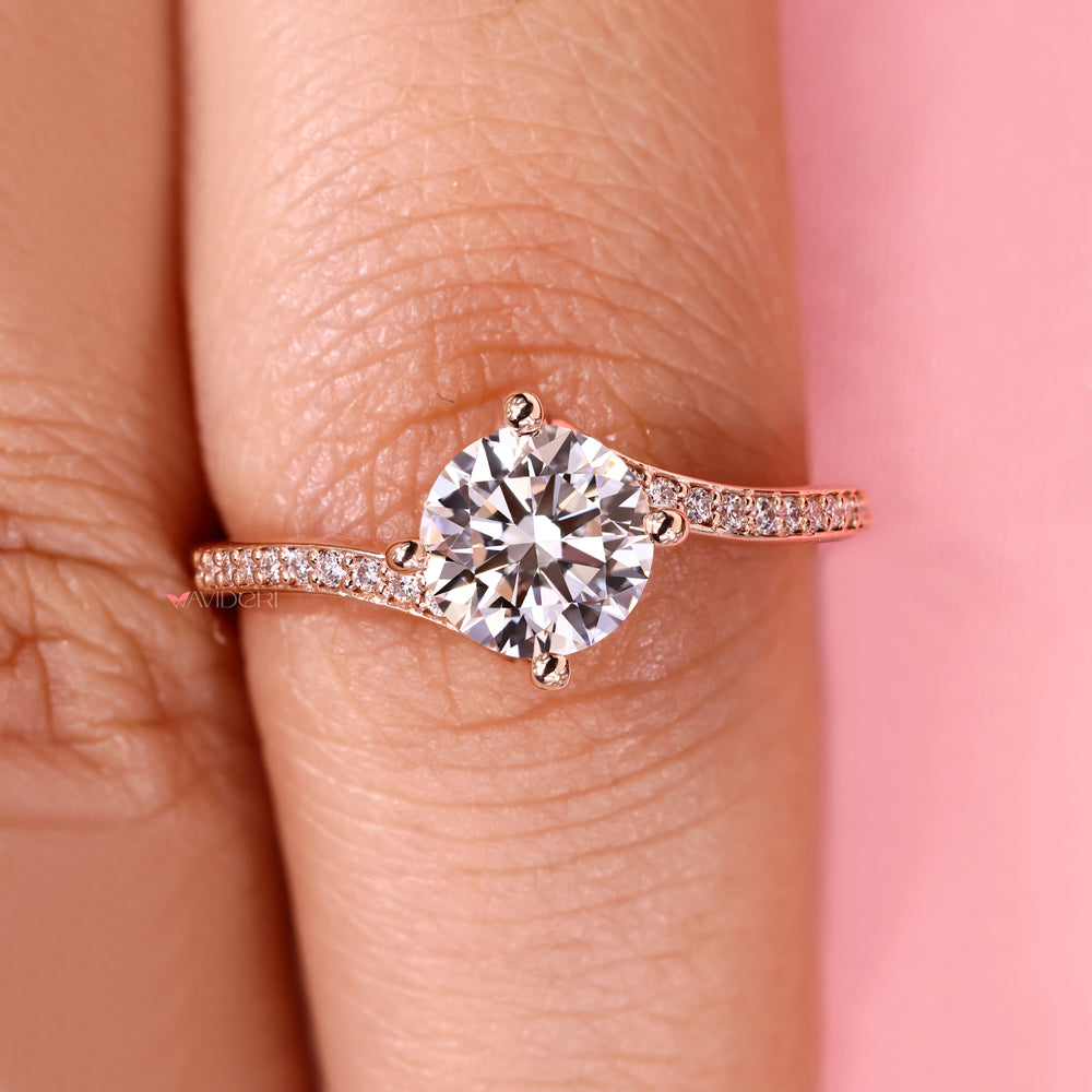 Avideri round diamond engagement ring.
