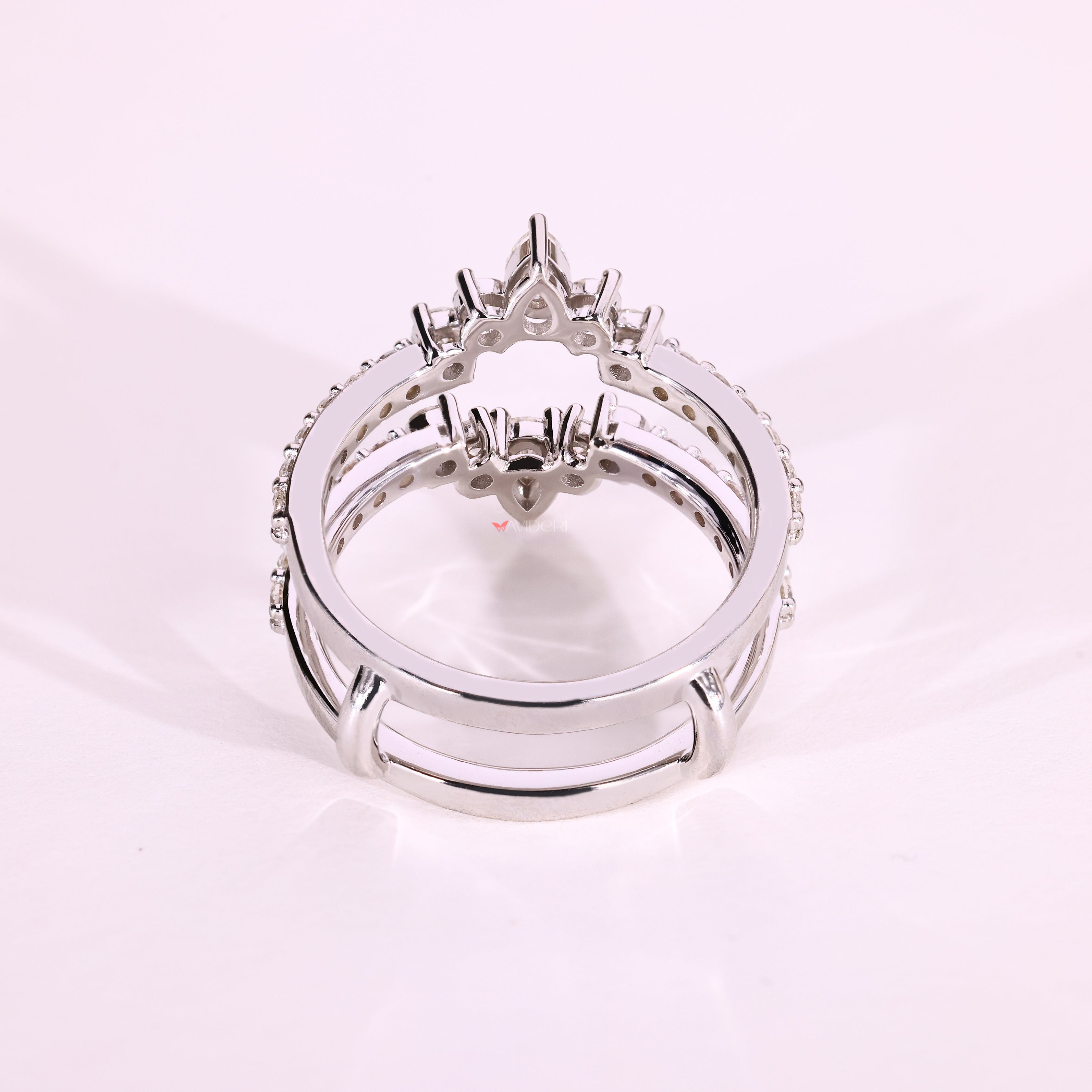 This round moissanite band shines with bright clarity.
