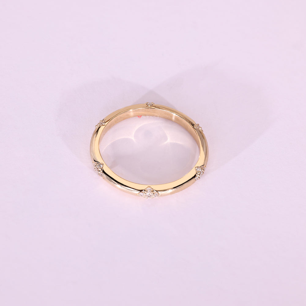Round cut band with prong setting design.

