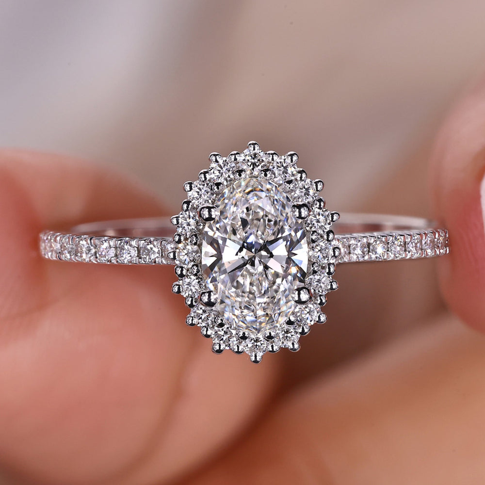 Oval diamond ring with a stunning gold band
