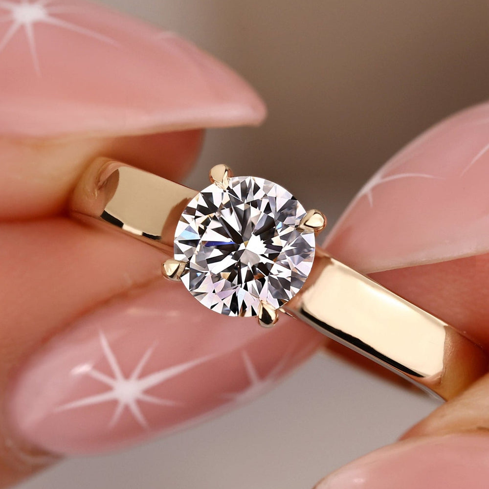 A stunning round cut diamond ring with brilliant sparkle.
