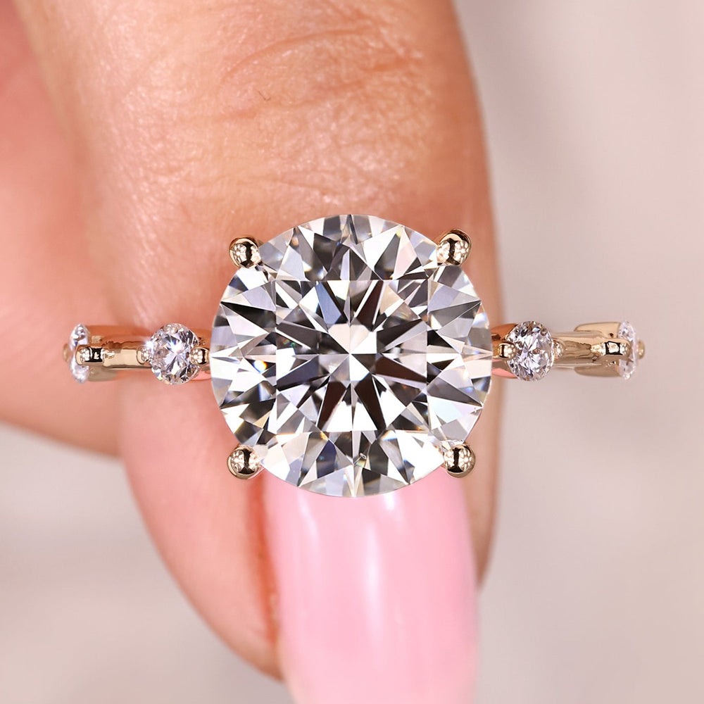 Round cut diamond ring with round side stones.

