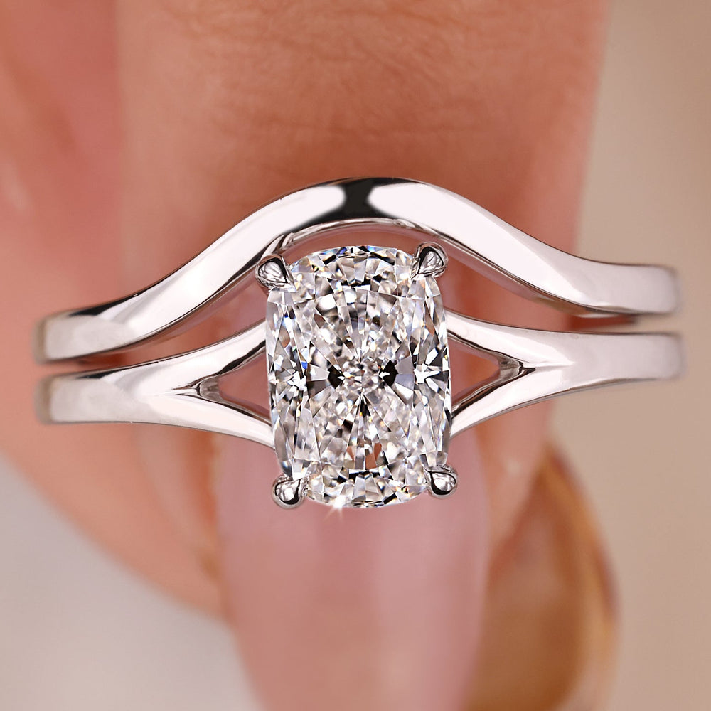 Cushion cut ring with classic wedding band in white gold.