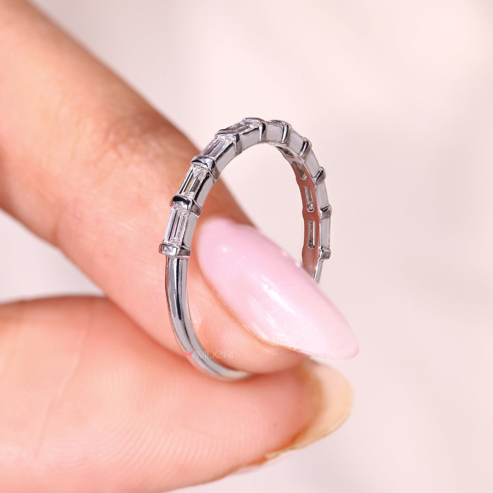 Half eternity diamond band with bar setting.
