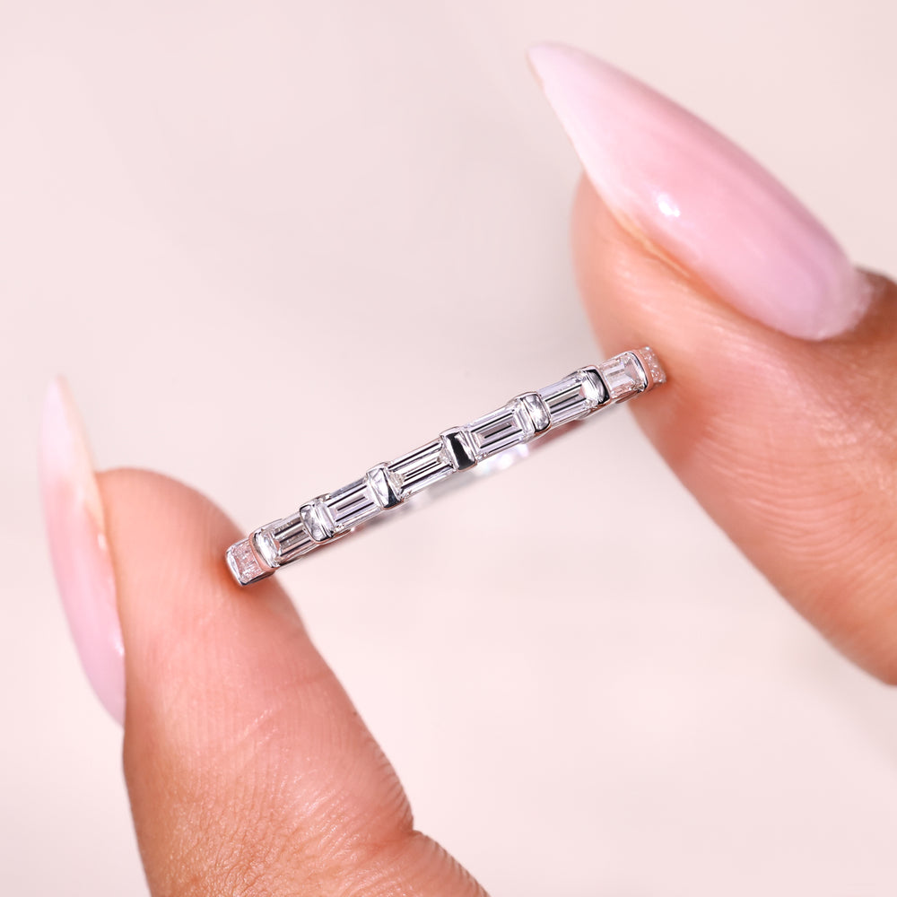 Baguette diamond band with bar setting design.

