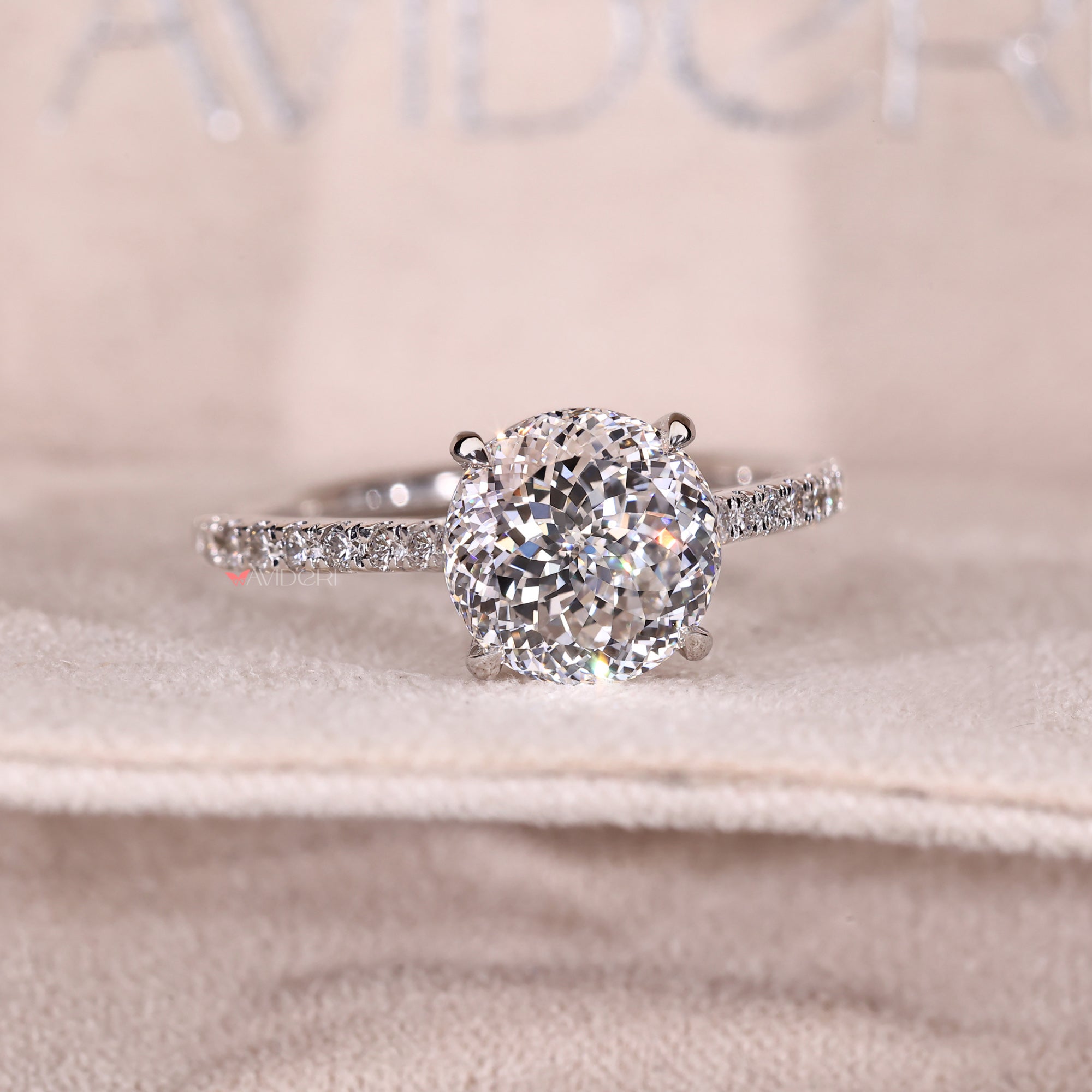 Buy custom diamond Avideri ring online.
