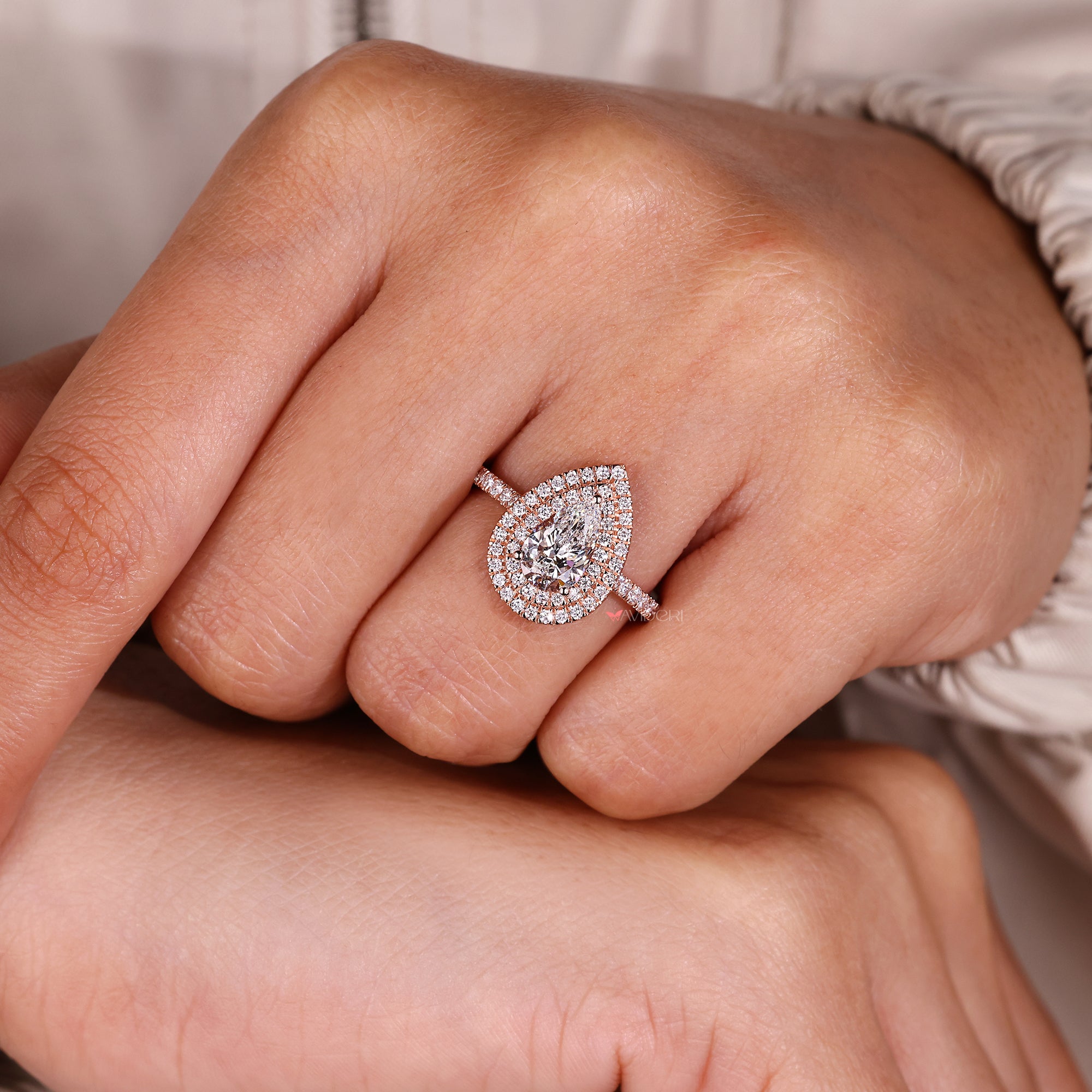Buy engagement ring with IGI certified diamond.
