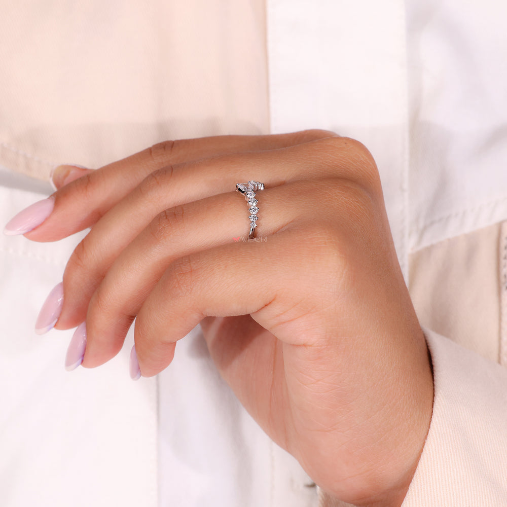 Buy diamond wedding band with handcrafted beauty and lasting shine.