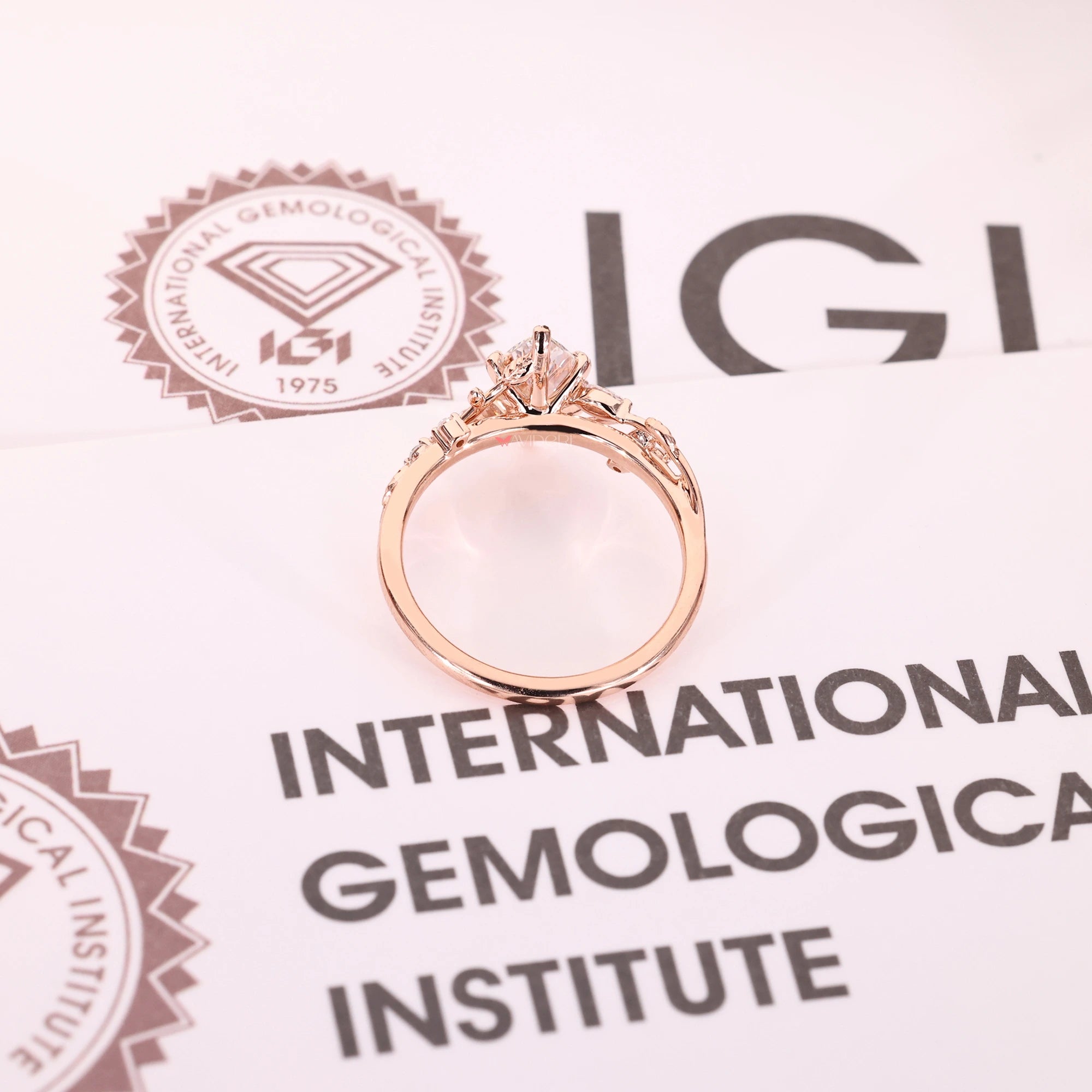 Buy engagement ring with IGI certified.