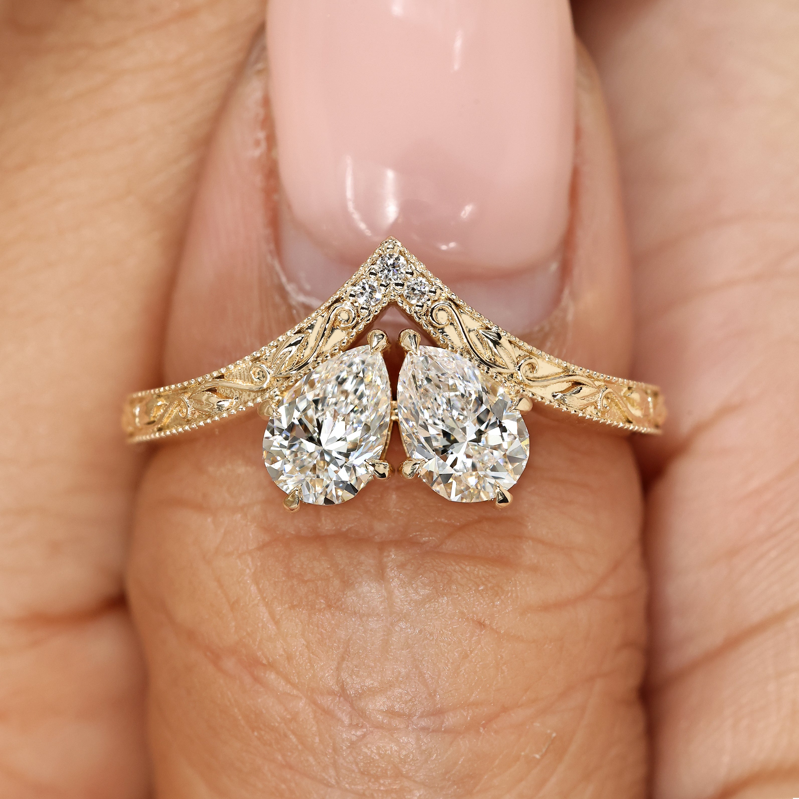 Pear diamond toi et moi ring with round sides.
