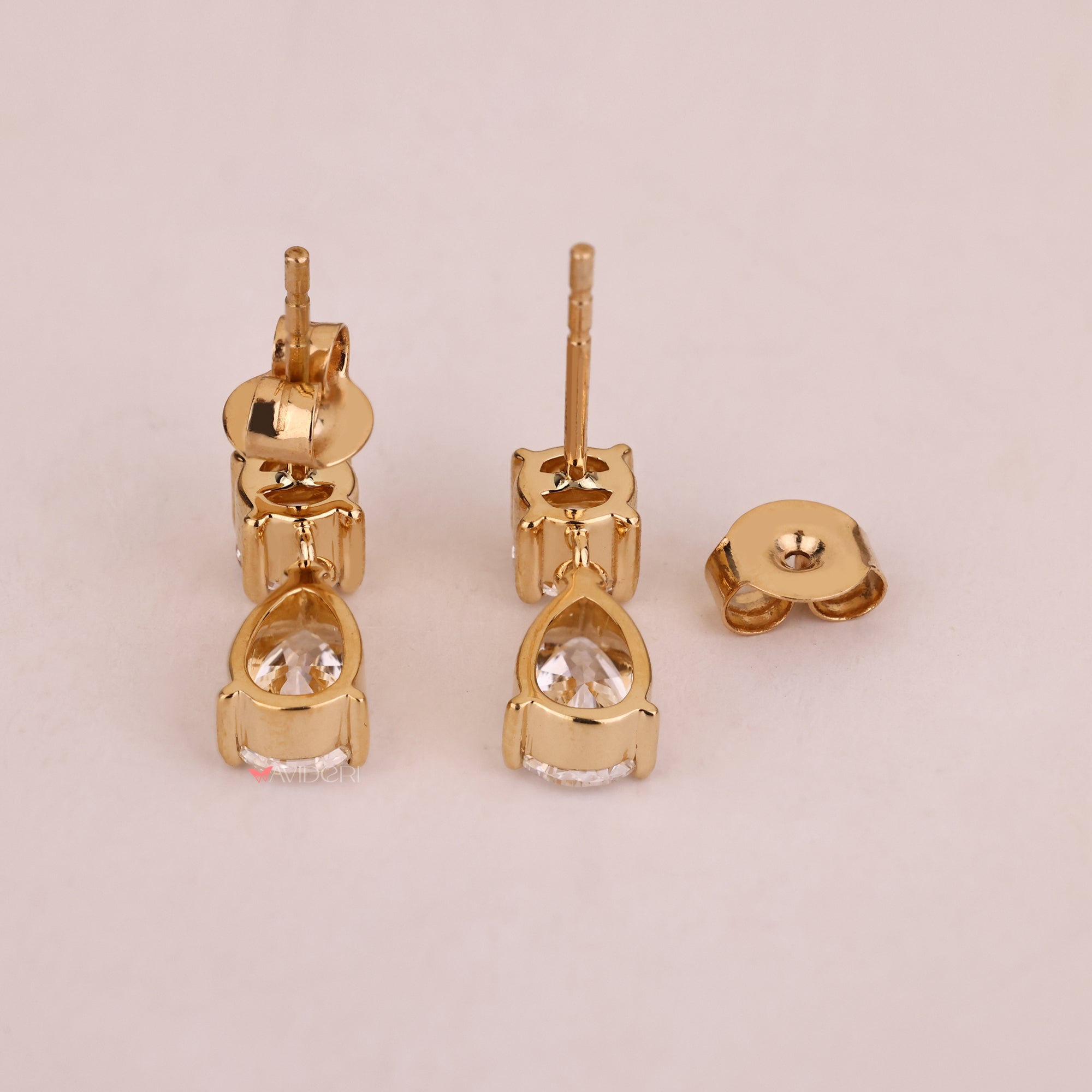 Yellow gold earrings in handmade jewelry.