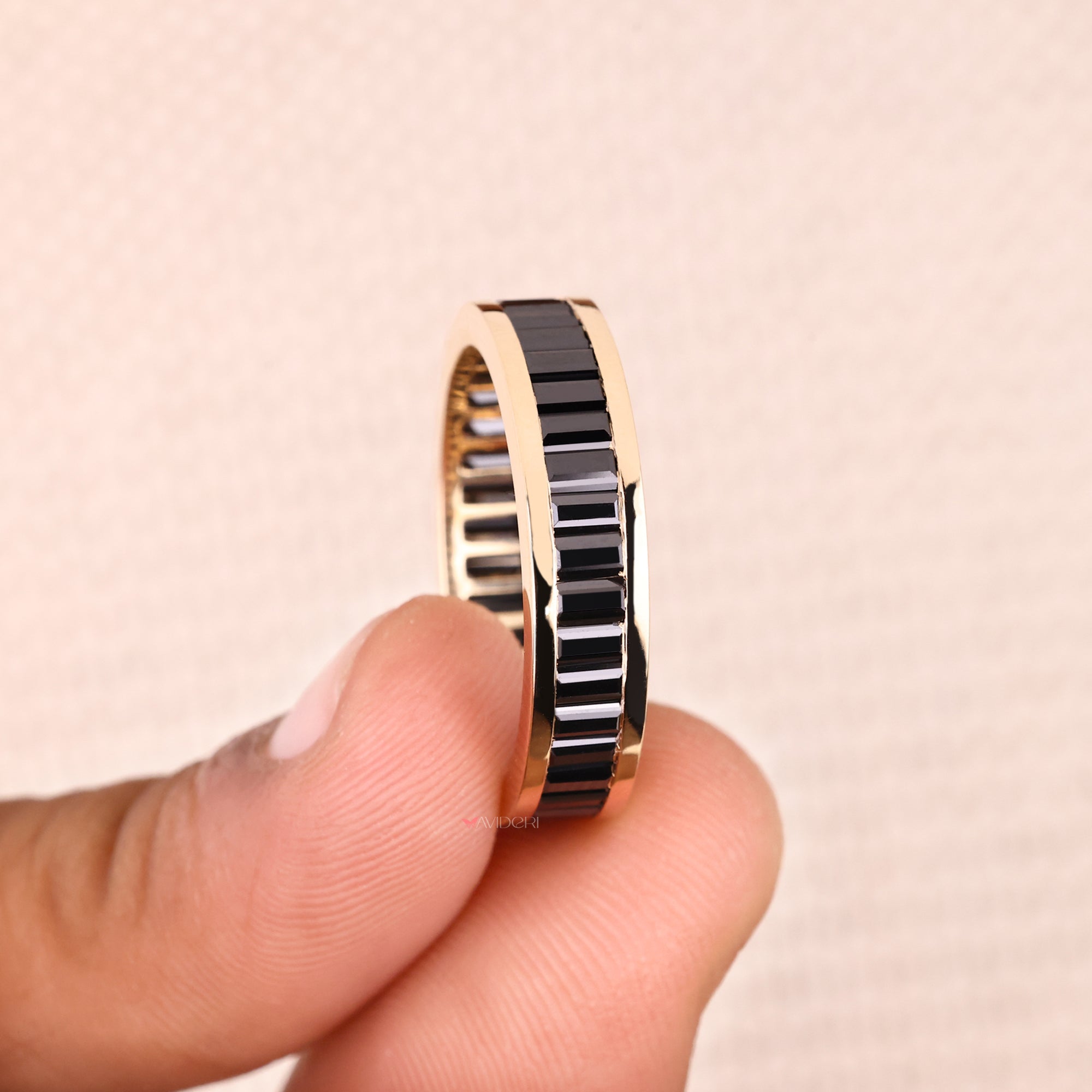 Handmade band on avideri wedding band design.
