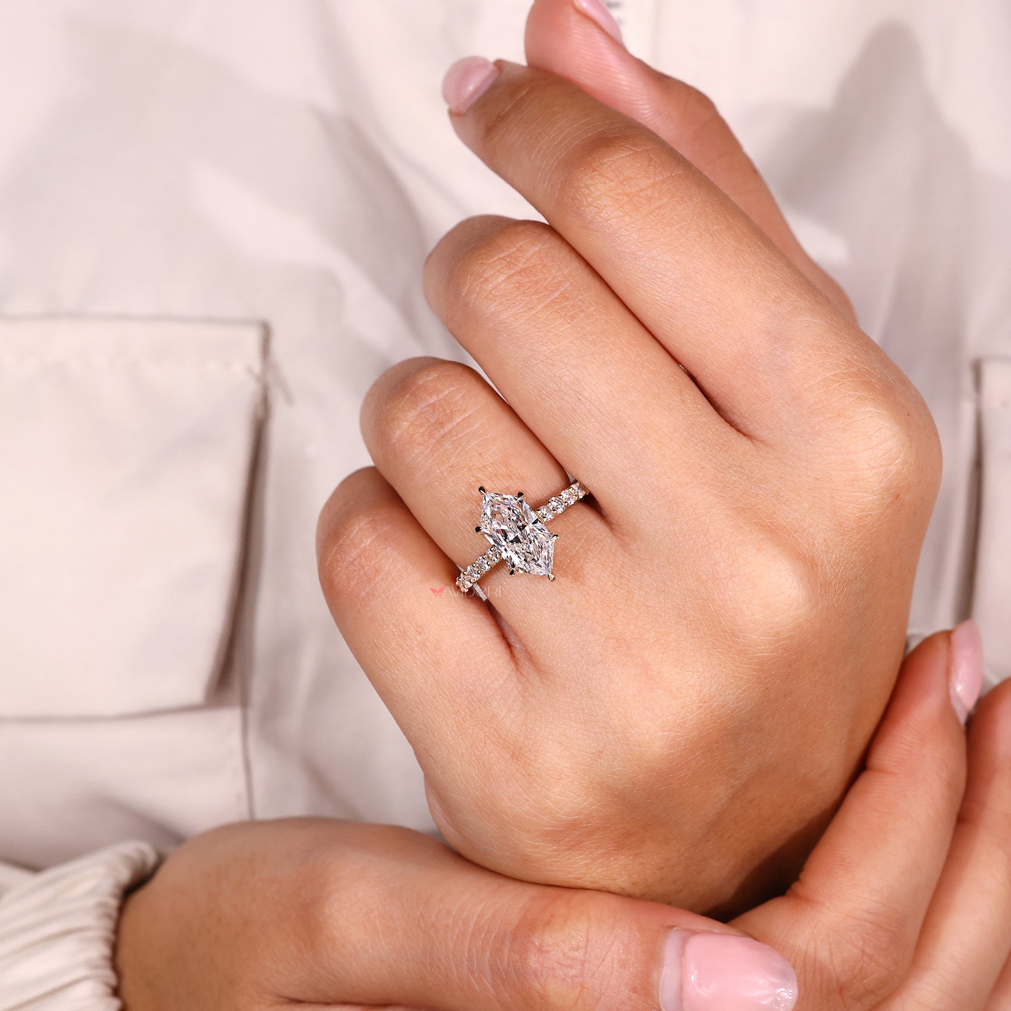 Buy engagement ring with IGI certified.