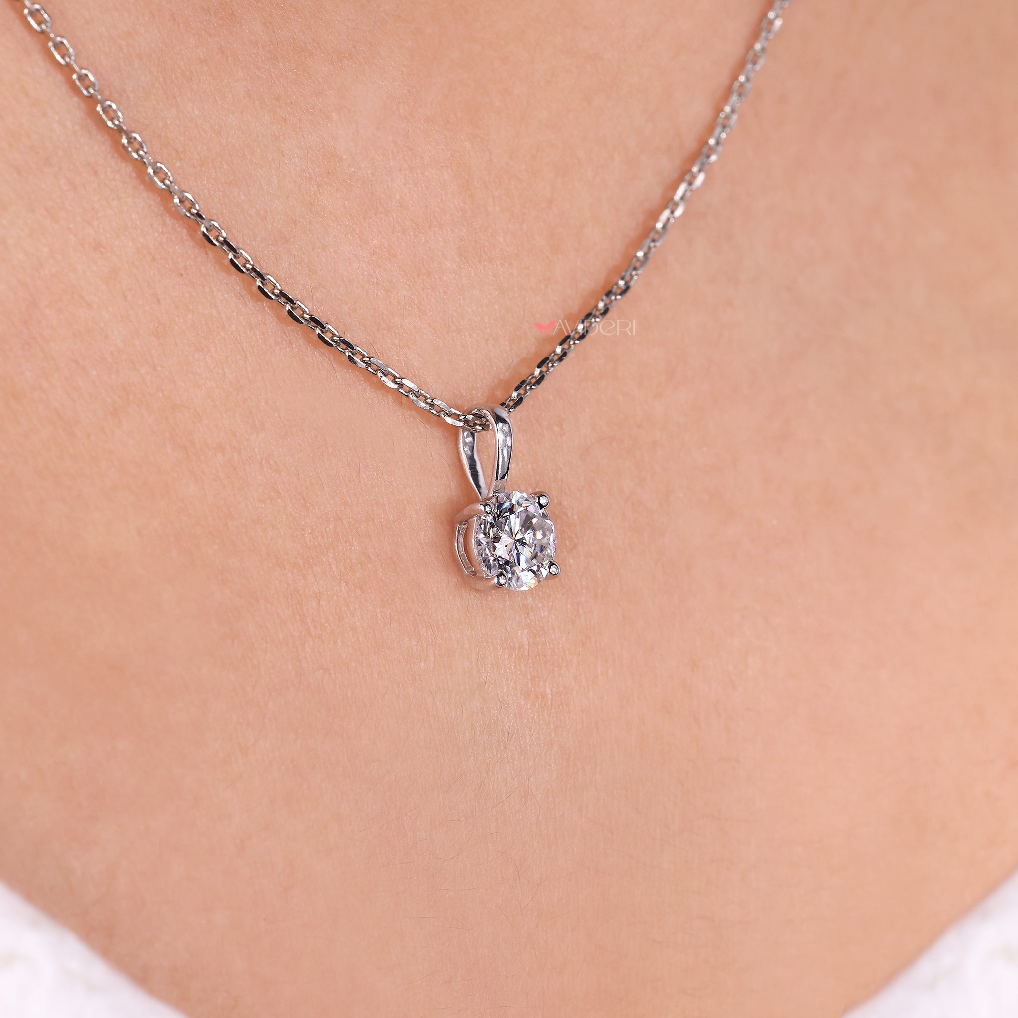 Avideri moissanite jewelry gift pendant.